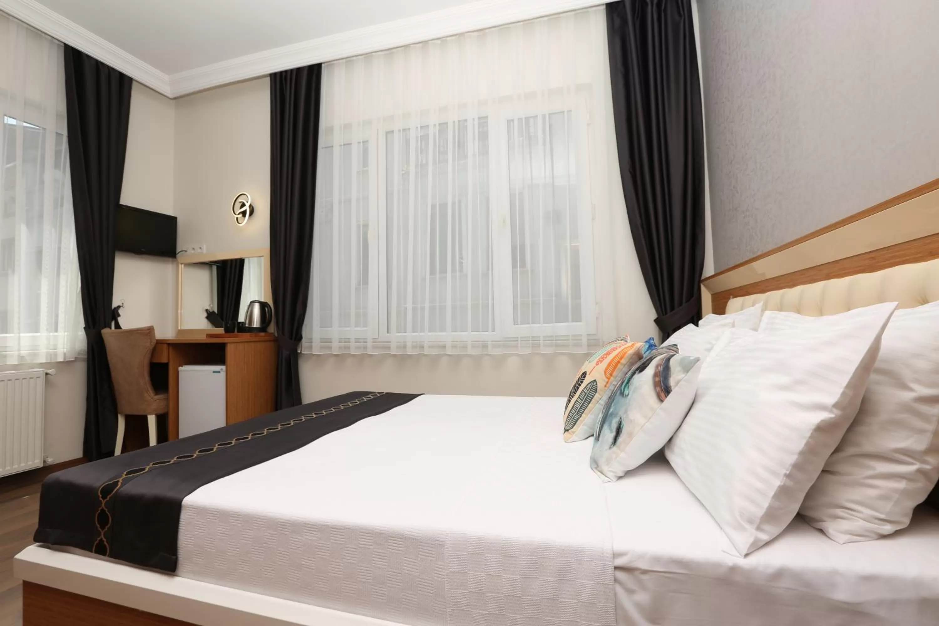 Photo of the whole room, Bed in Perazre Hotel