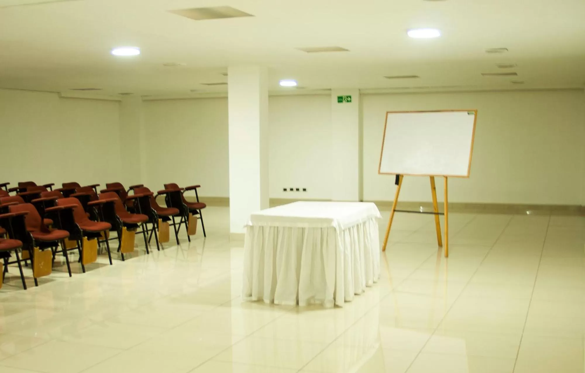 Meeting/conference room in Apartaestudios Los Andes