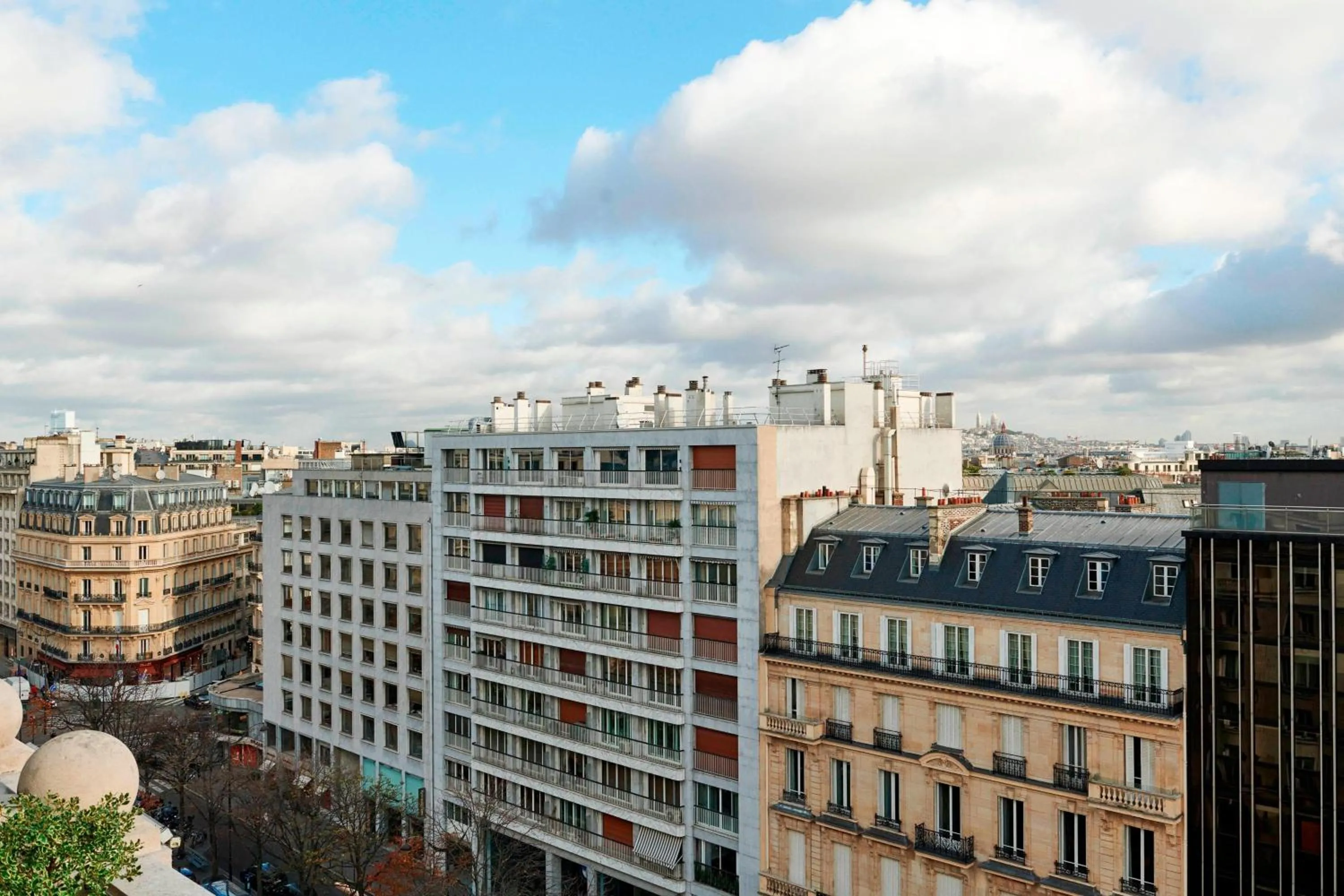 Photo of the whole room in Prince de Galles, a Luxury Collection hotel, Paris