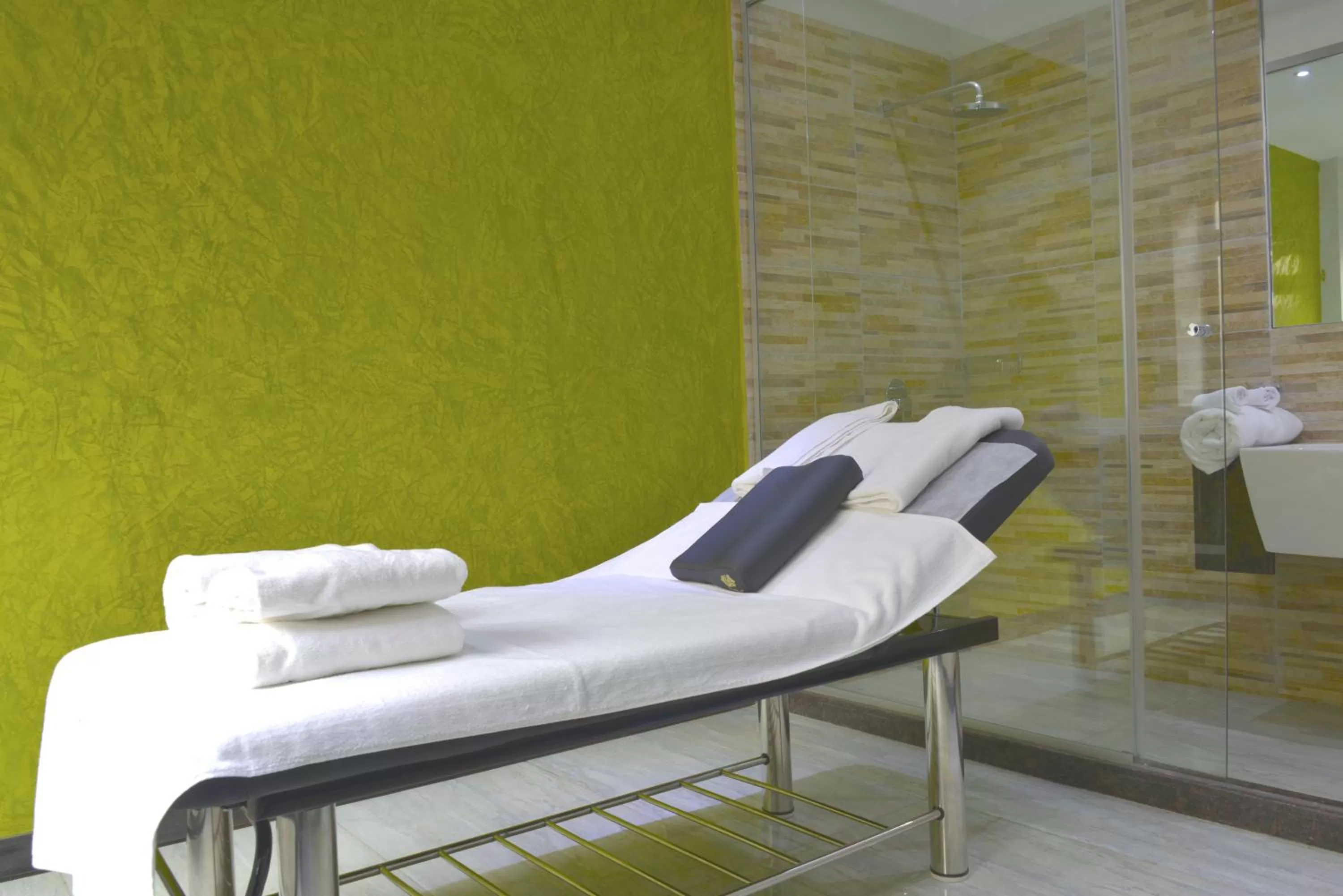 Spa and wellness centre/facilities in La Maison Royale