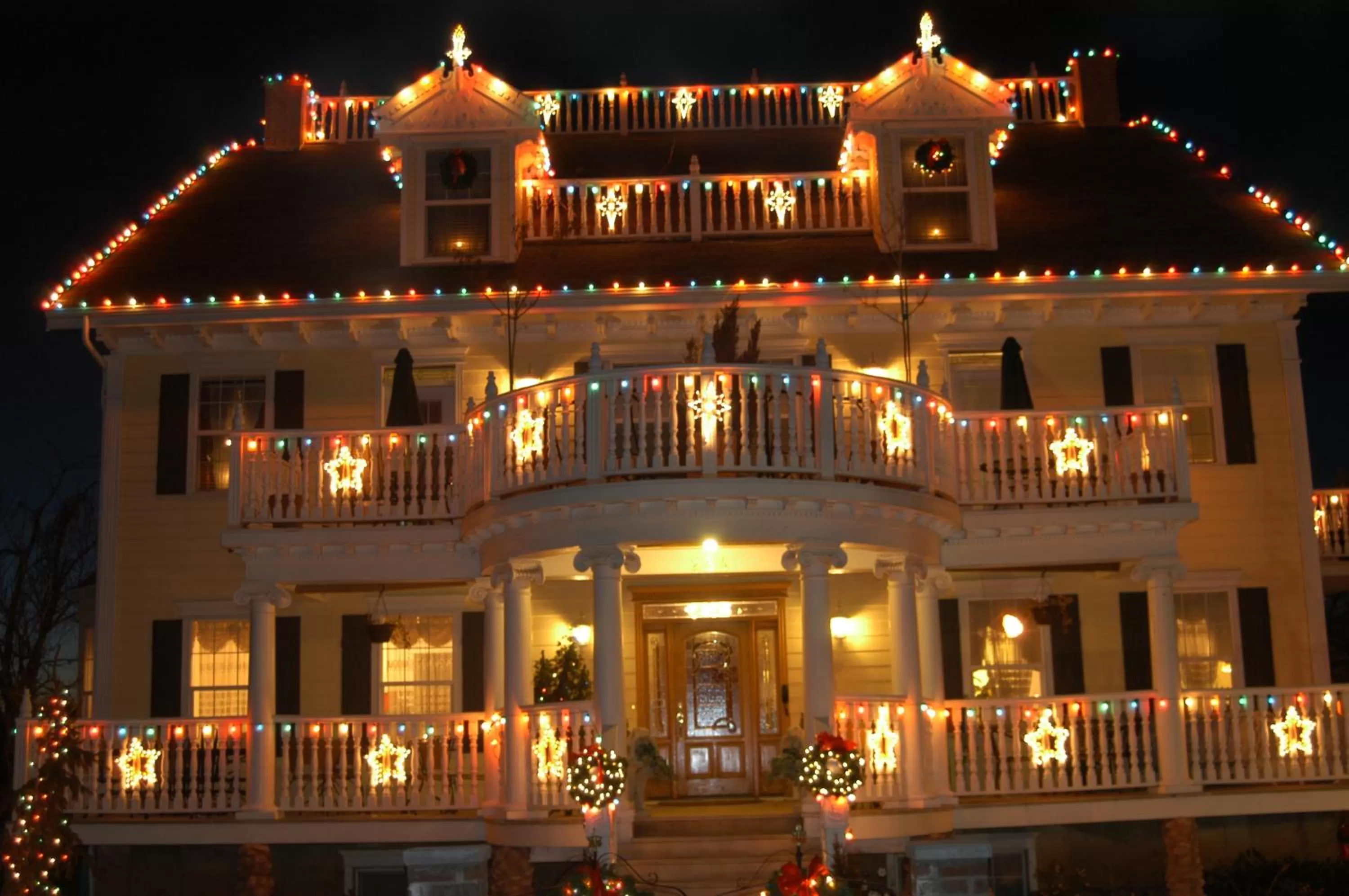 Winter, Property Building in Big Yellow Inn