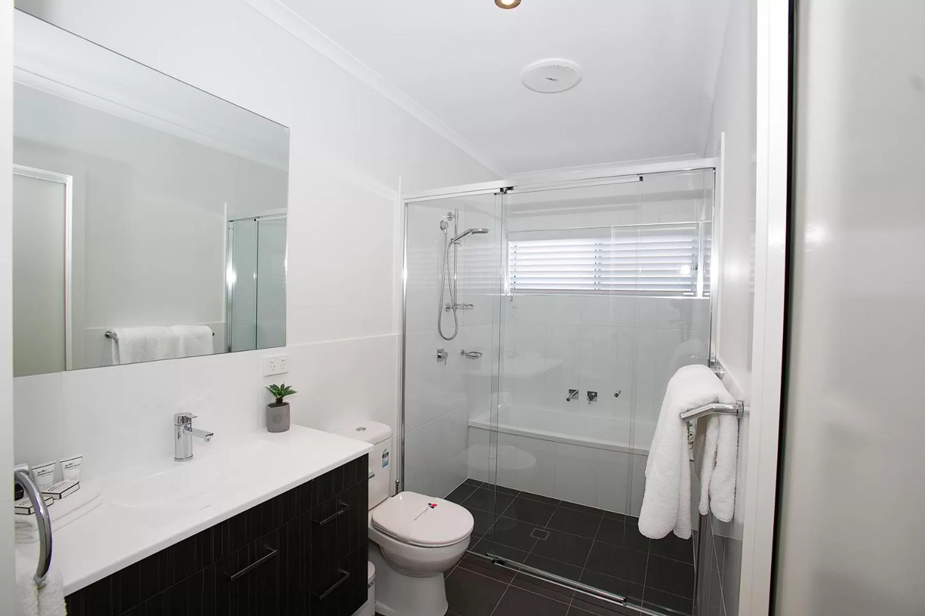 Villa Garden in Caves Coastal Bar & Bungalows