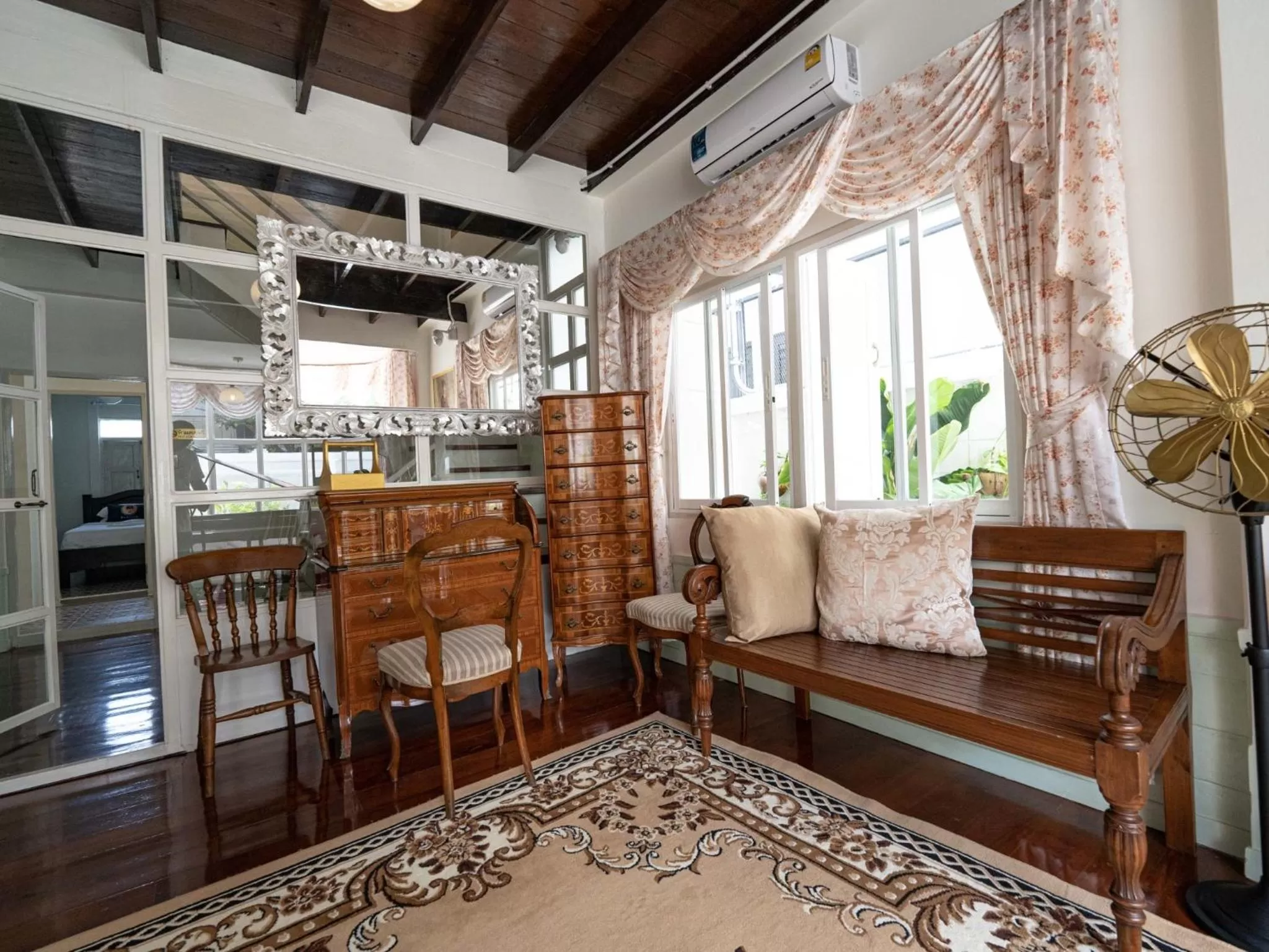 Living room in RoomQuest Rim Praya Dinsor Road