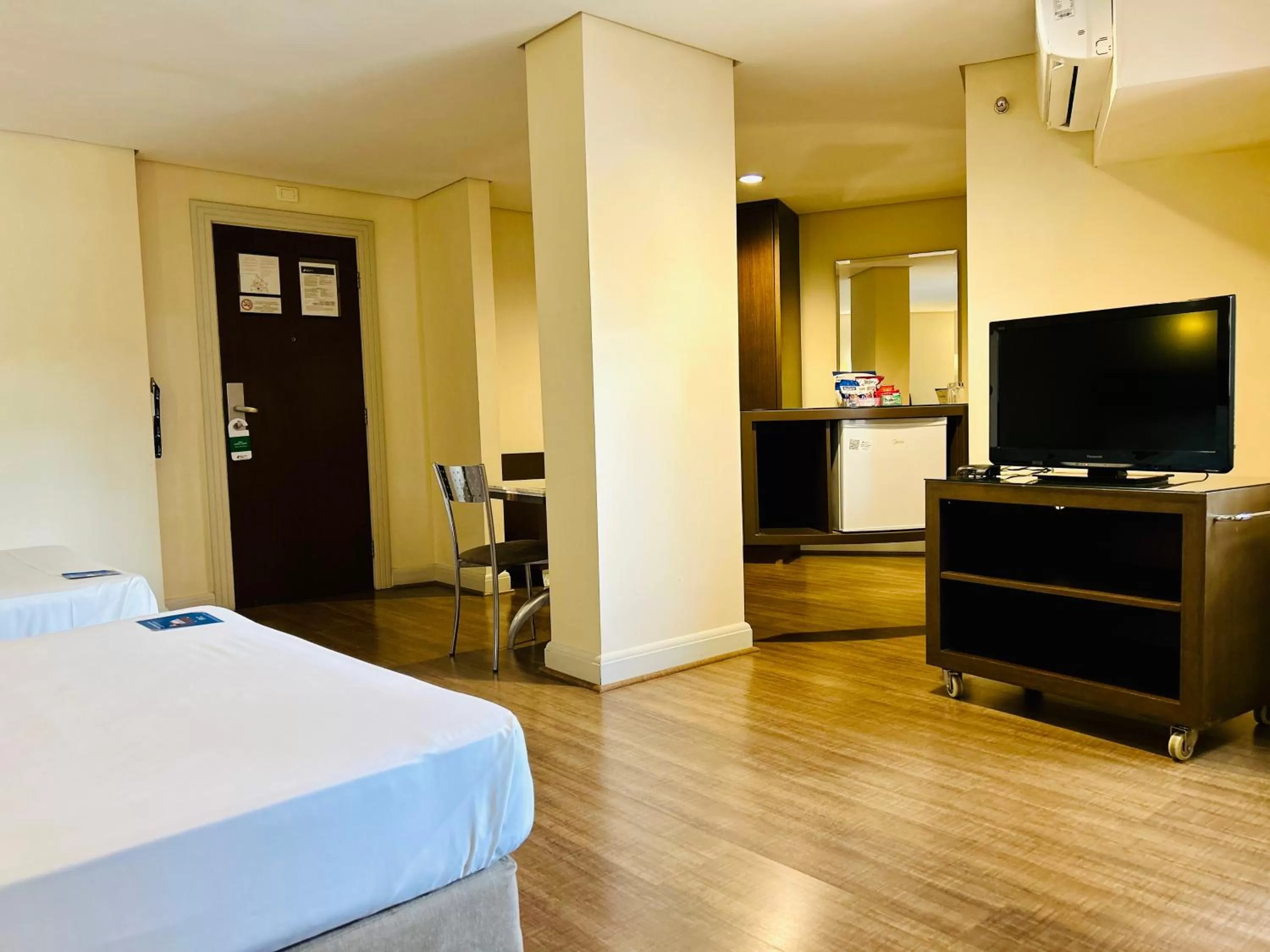 TV and multimedia, Bed in Blue Tree Towers Joinville