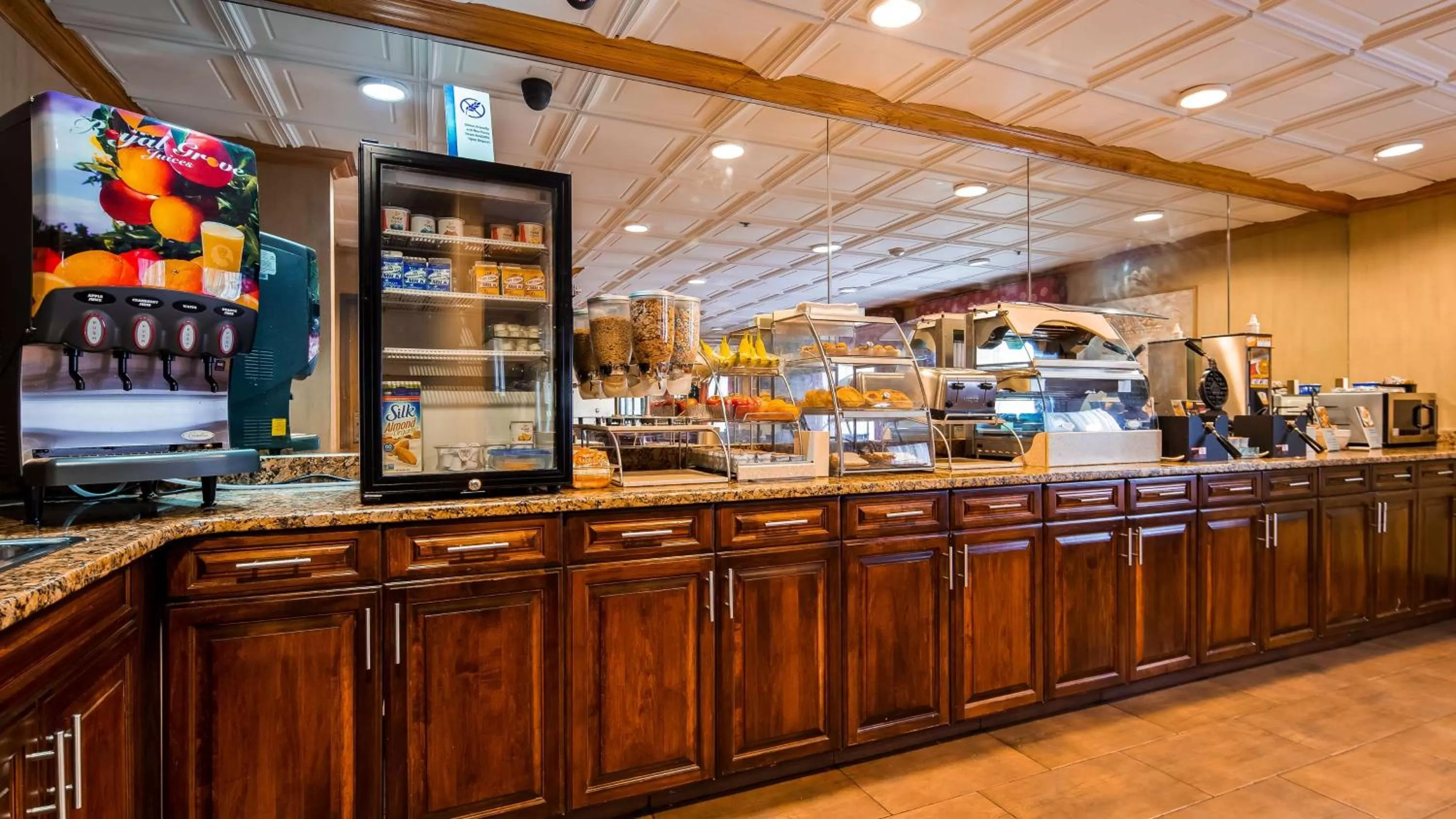 Dining area in Best Western Marion Hotel