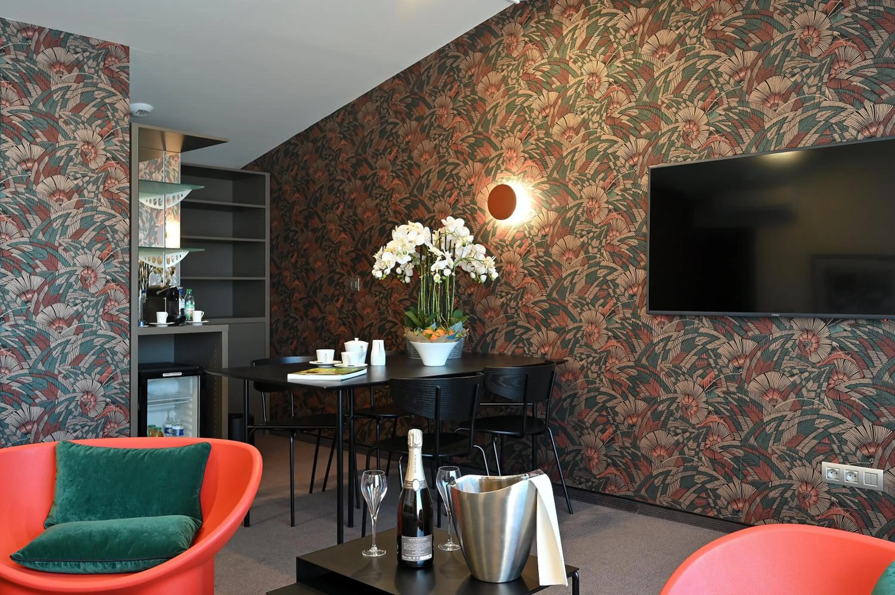 Living room in Dali Hôtel Perpignan - Restaurant