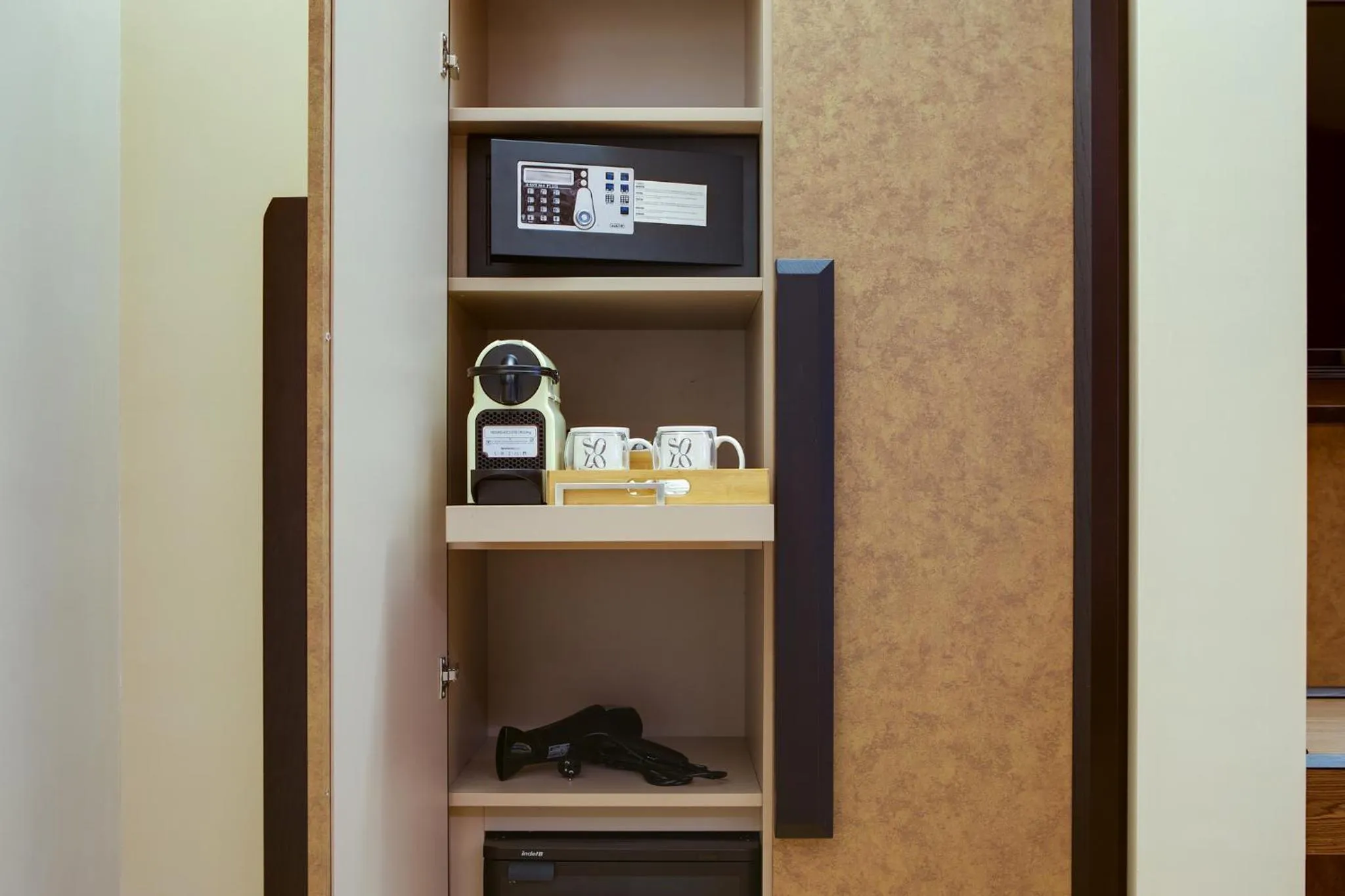 Coffee/tea facilities in Solo Experience Hotel