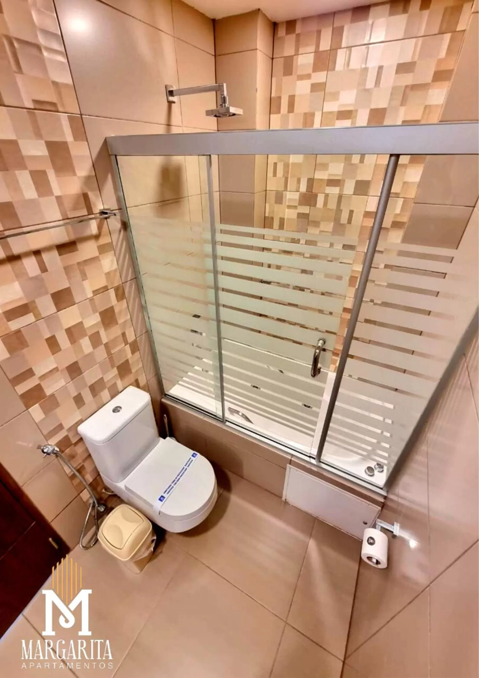 Shower, Bathroom in Margarita Apartamentos