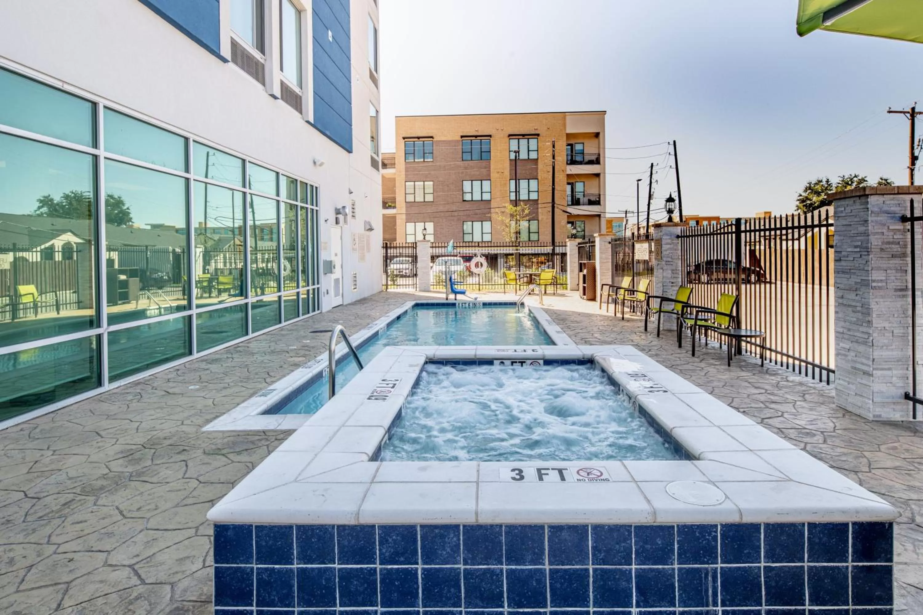 Swimming pool in SpringHill Suites Dallas Central Expressway