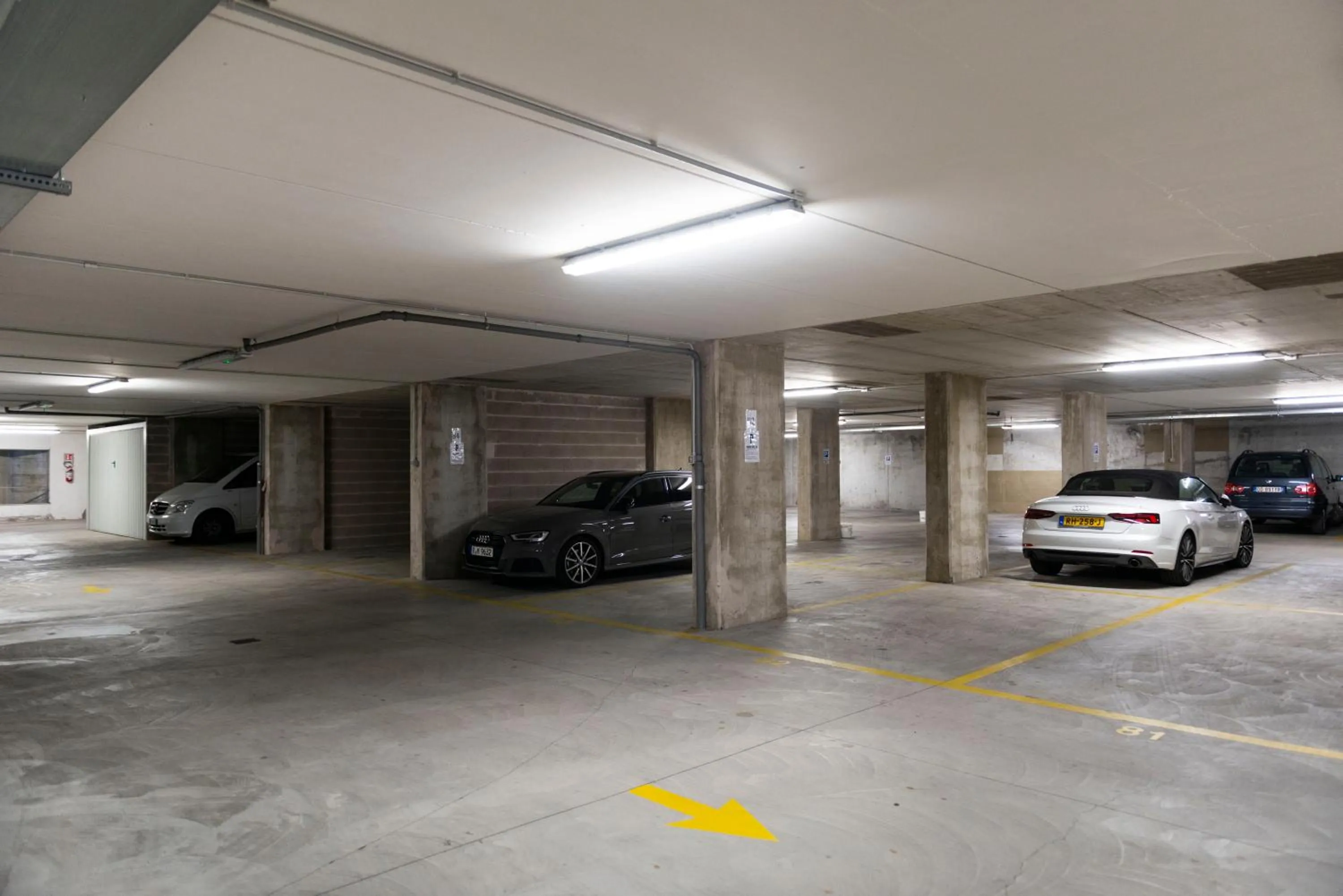 Parking in Hotel Del Porto