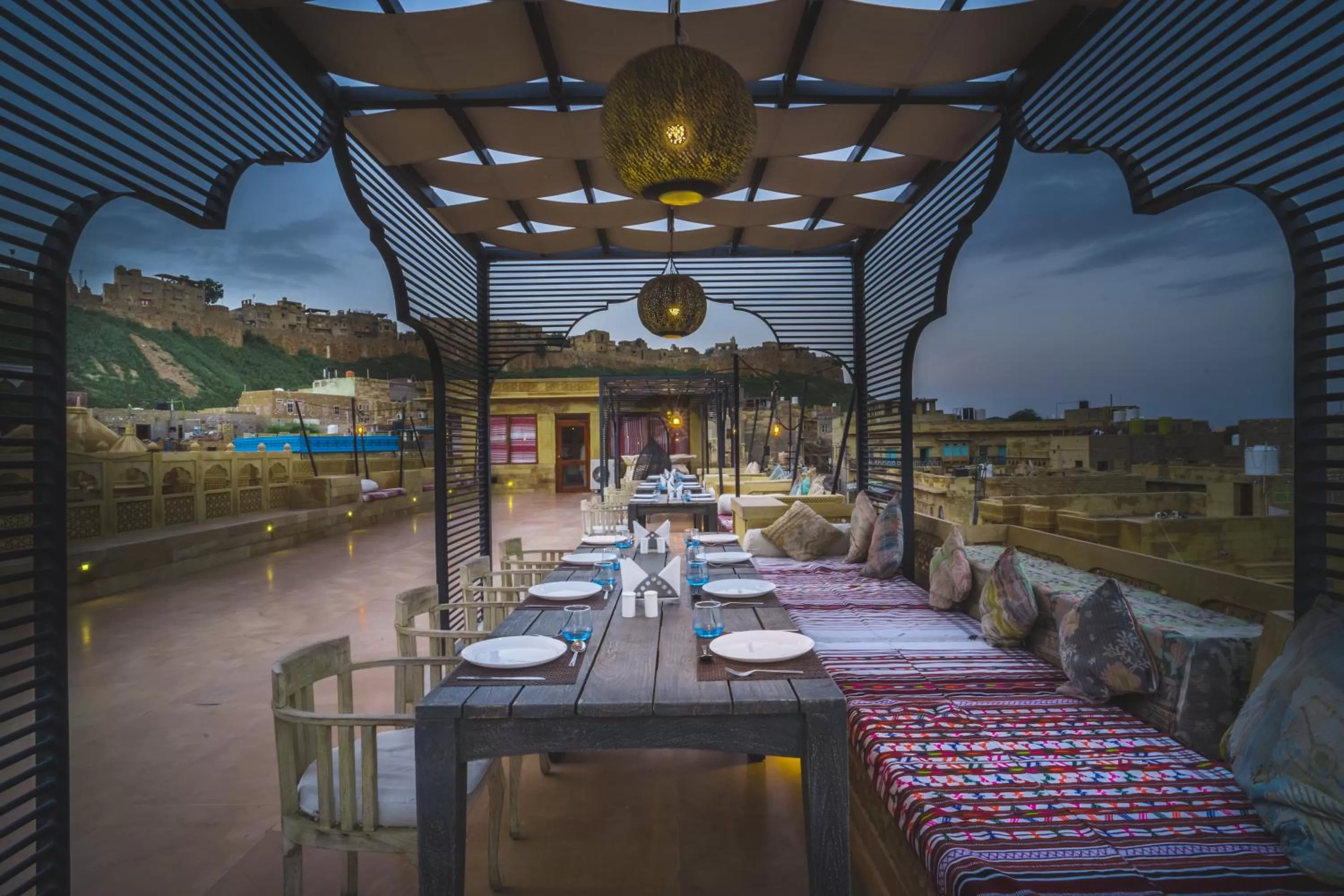 Restaurant/places to eat in Hotel Grand Khalifa