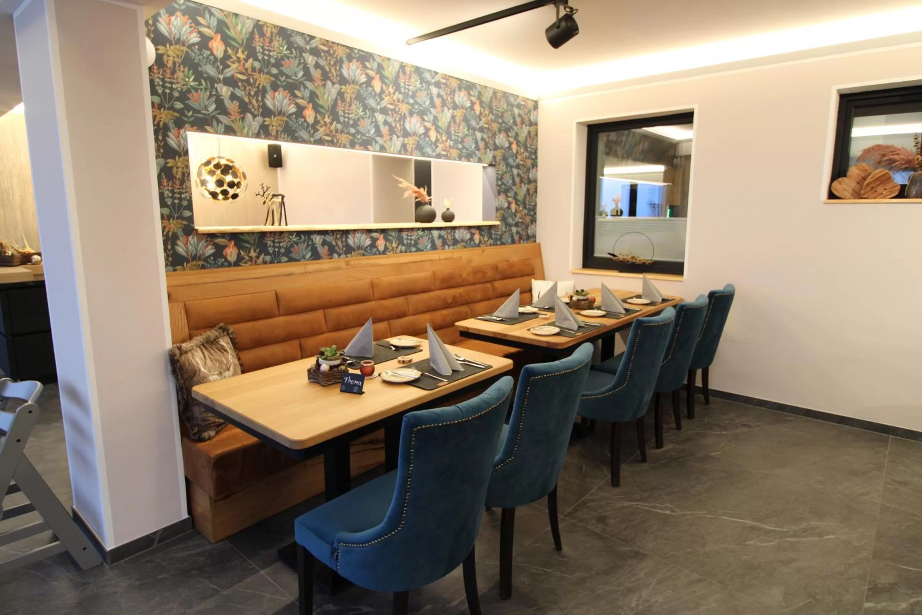 Restaurant/places to eat in DER Hirsch Hotel