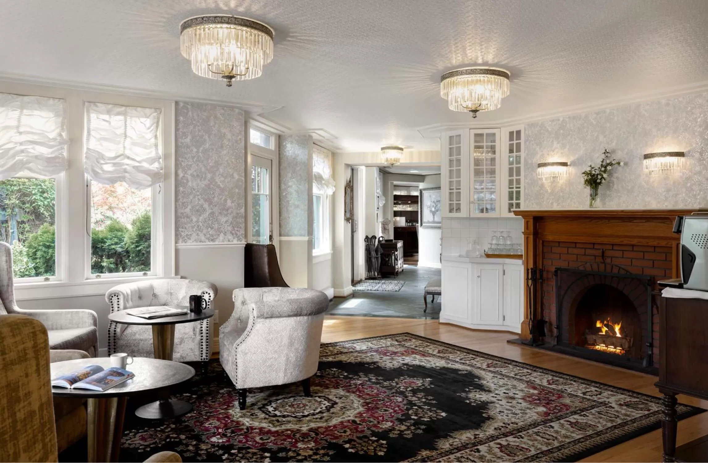 Communal lounge/ TV room in Abigail's Hotel