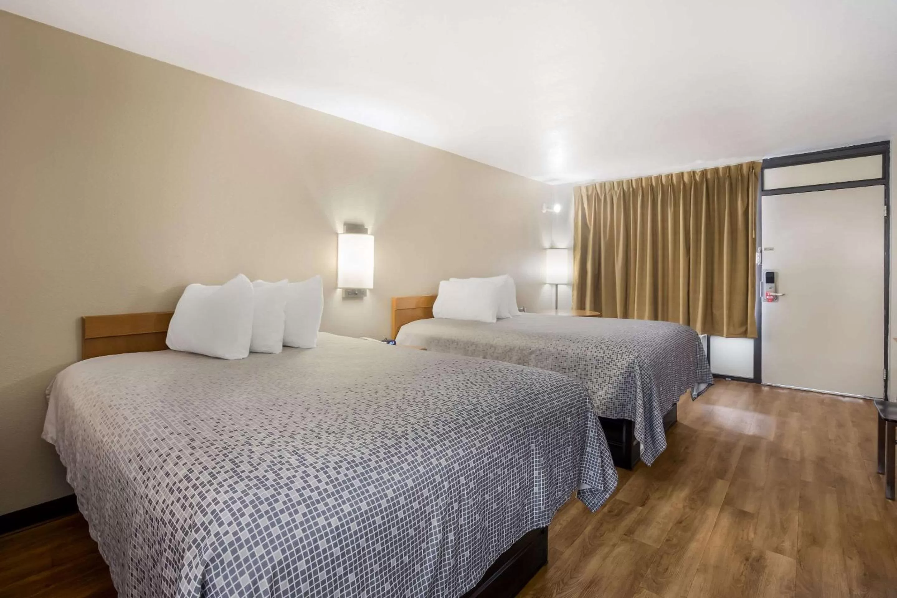 Bedroom in Econo Lodge Live Oak