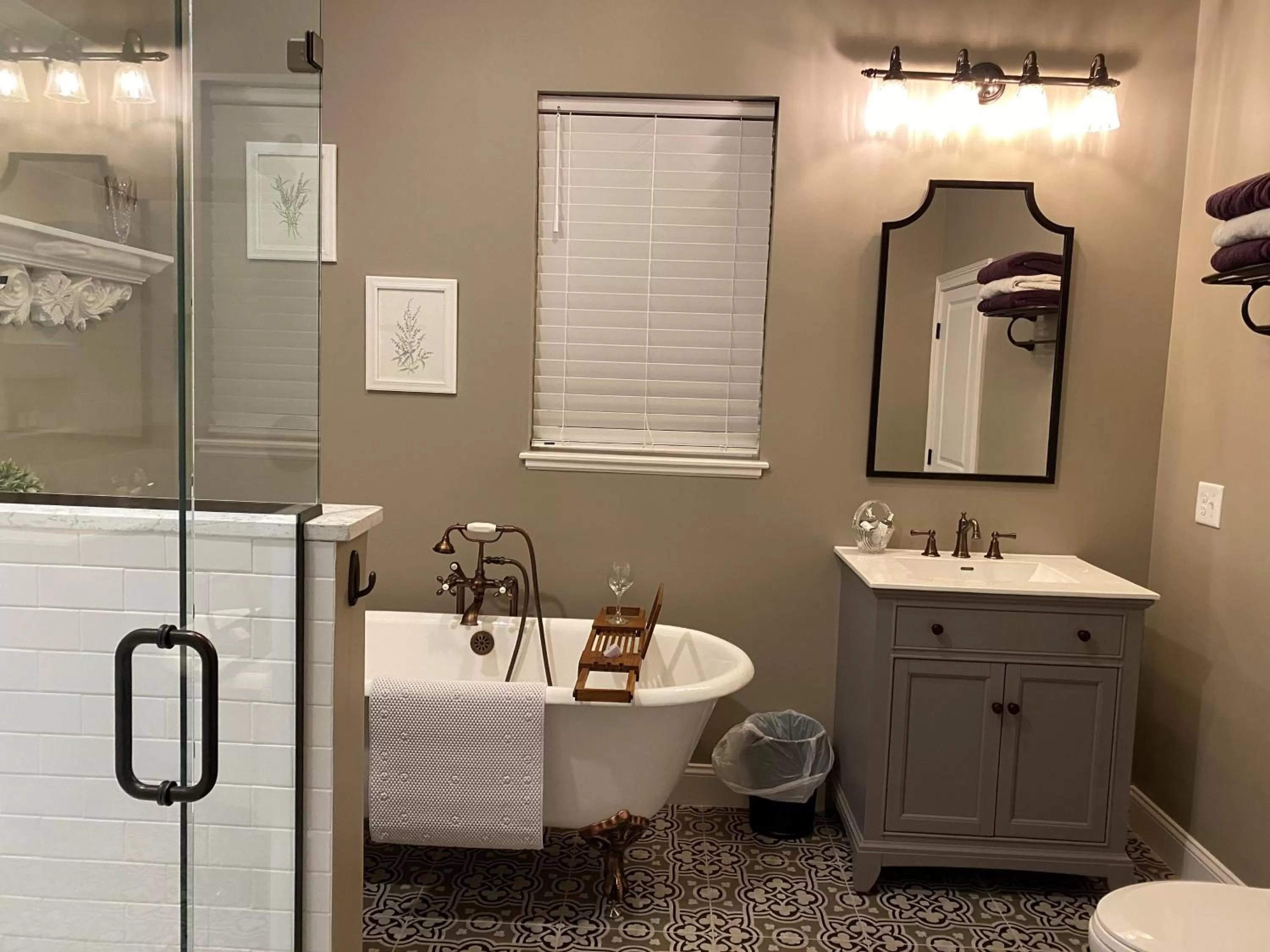 Bathroom in Belle Louise Historic Bed & Breakfast