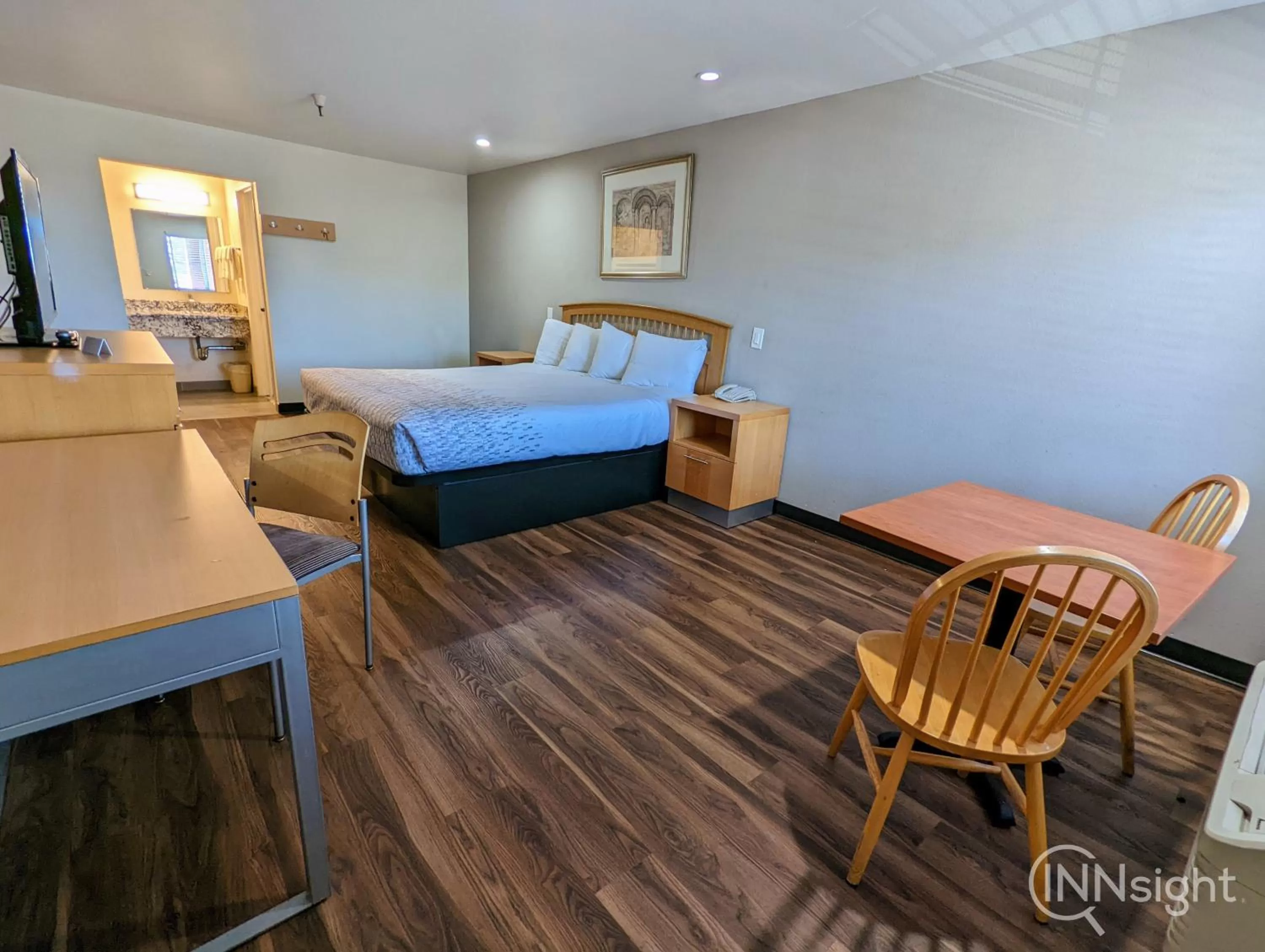 Photo of the whole room, Bed in Royal Inn