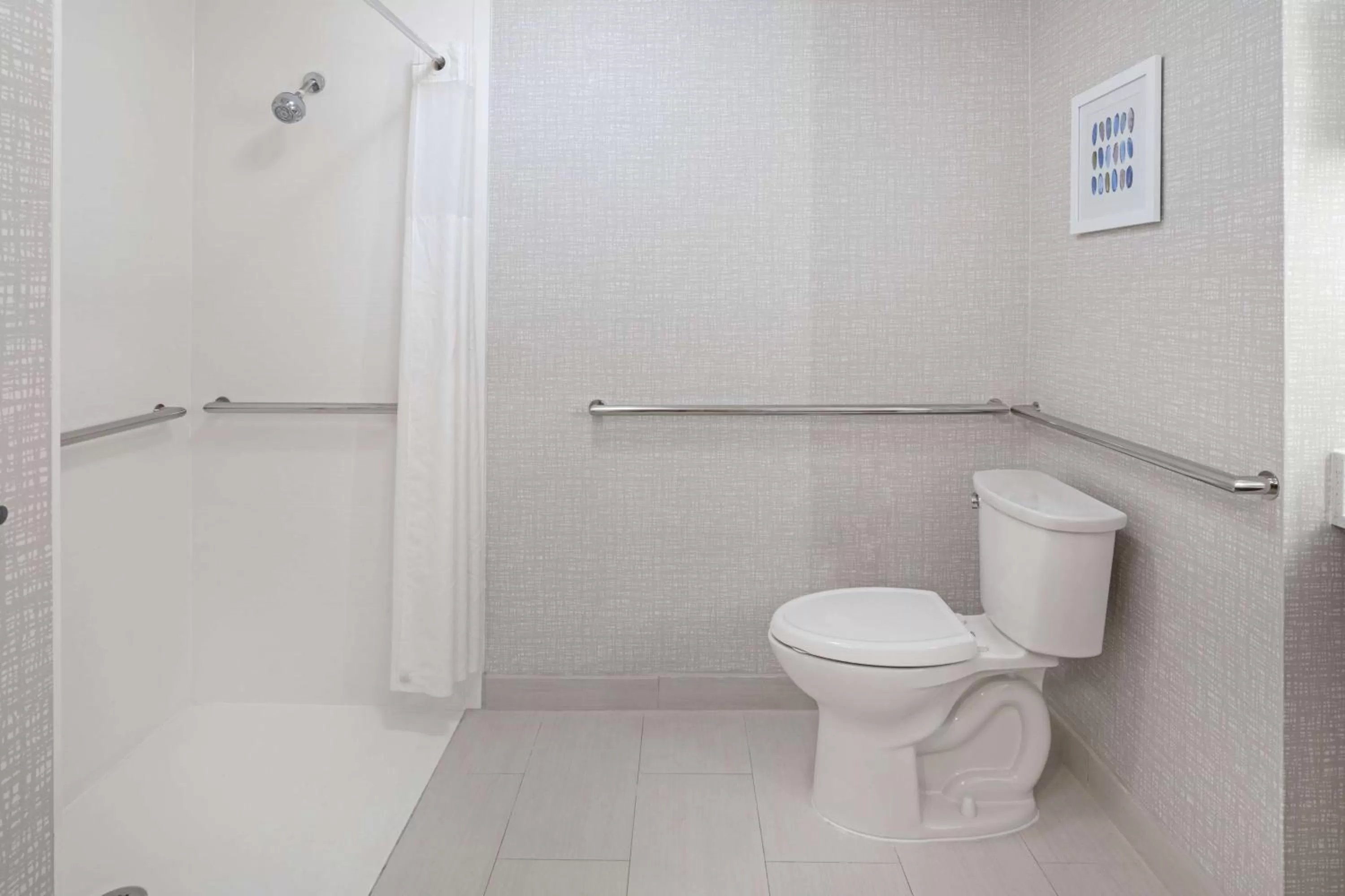 Bathroom in Hampton Inn Richmond-West Innsbrook