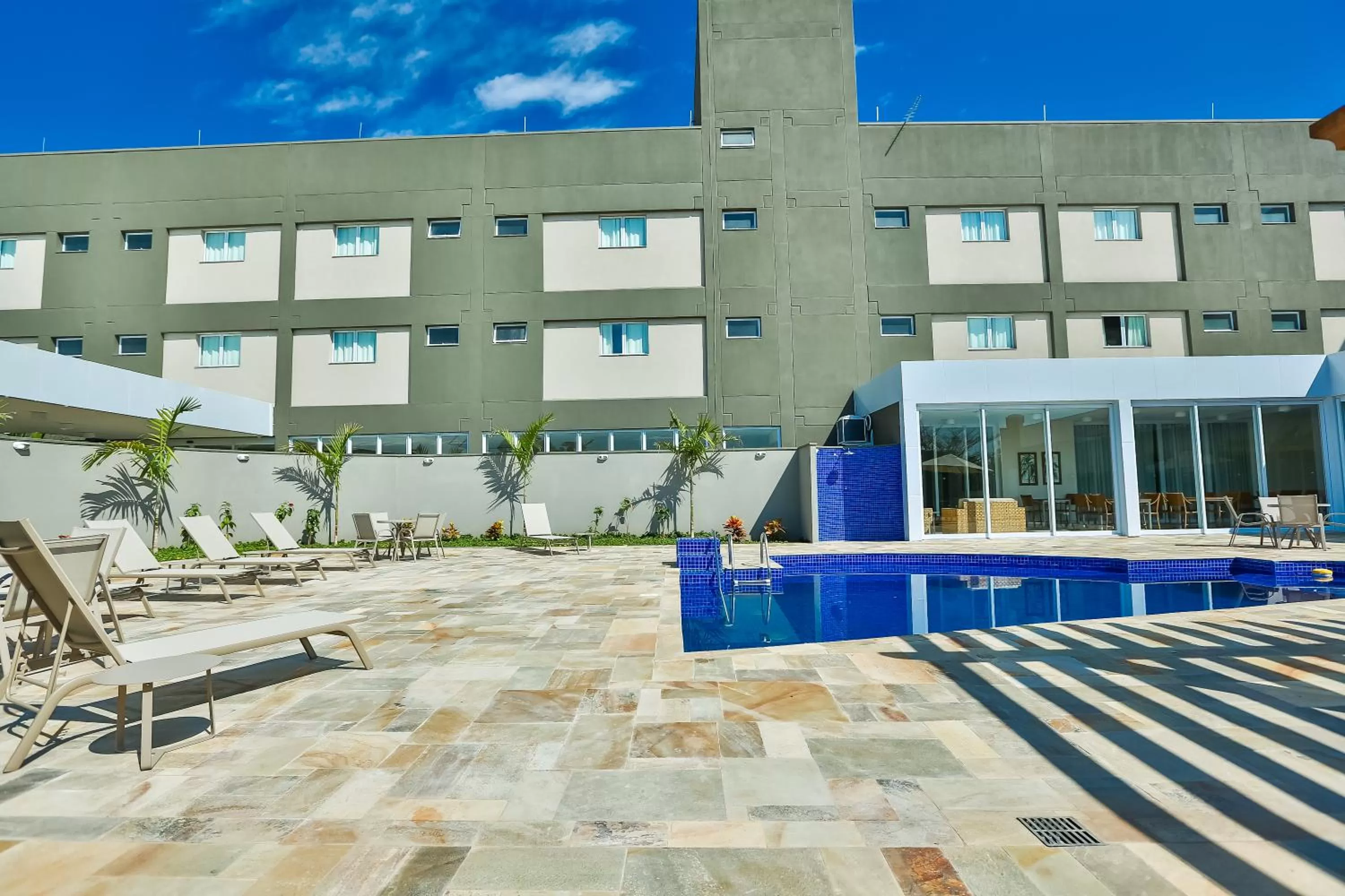 Swimming pool in Comfort Mogi Guaçu