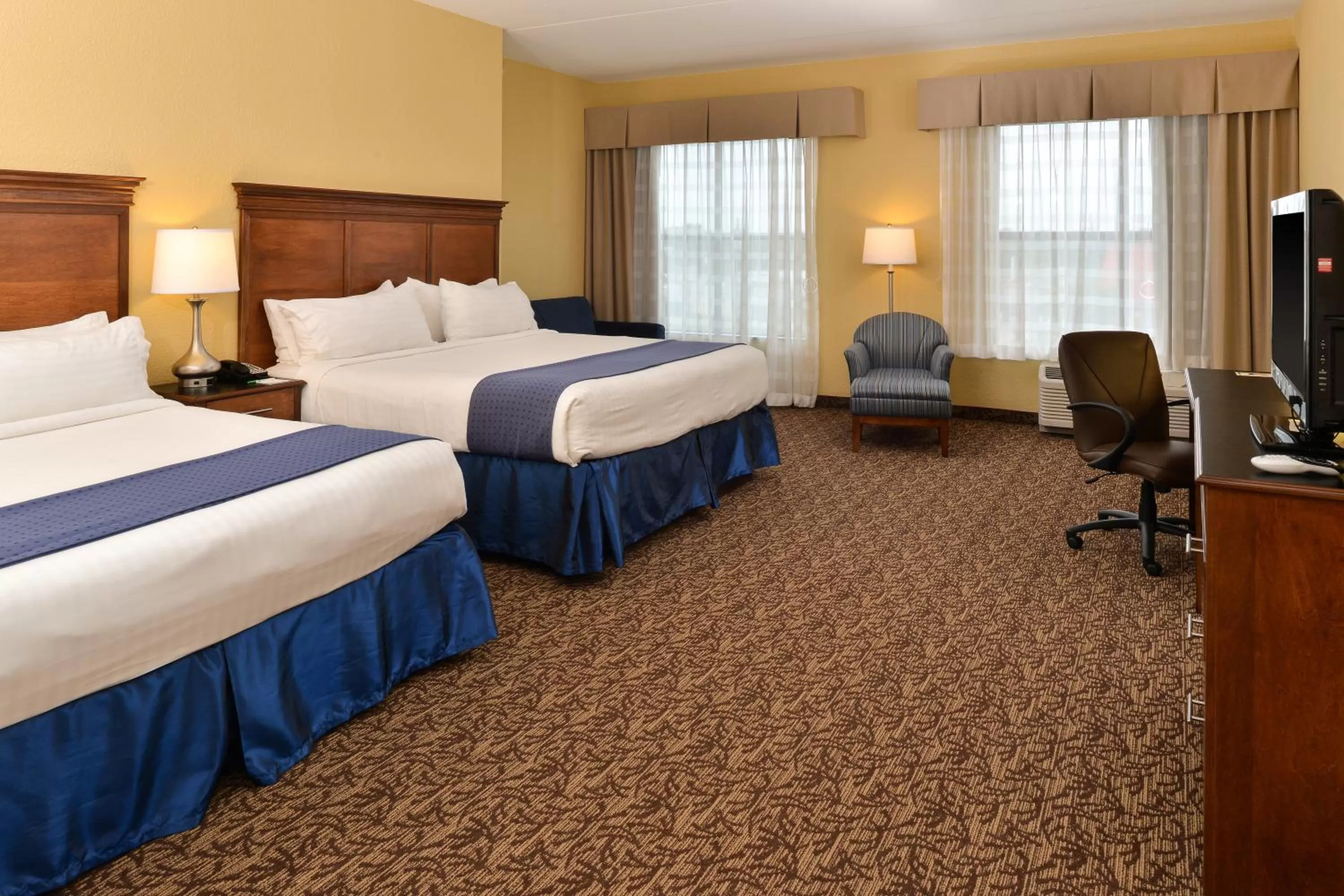 Bed in Holiday Inn Montgomery South Airport by IHG