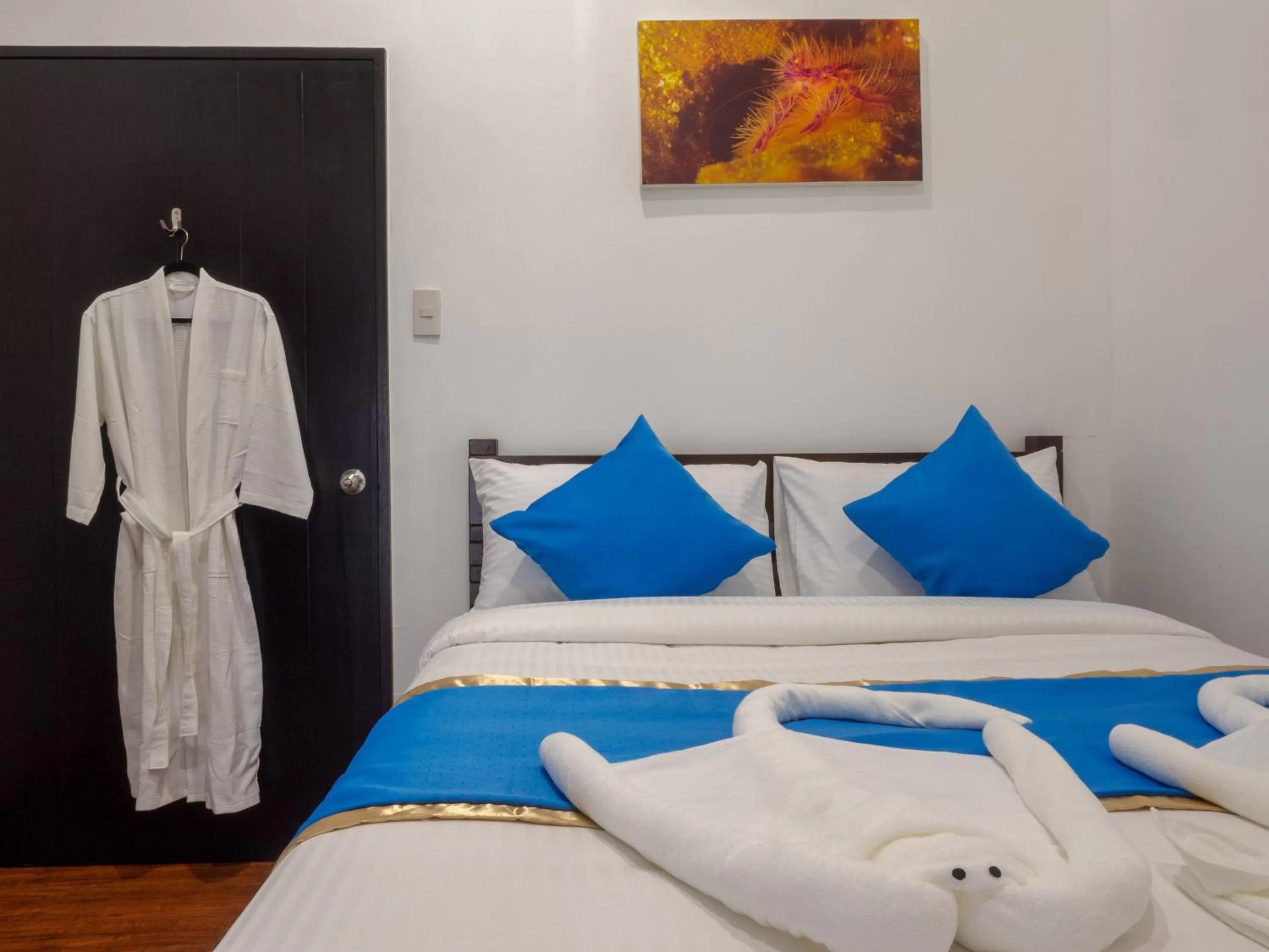 Bed in Blue Ribbon Dive Resort