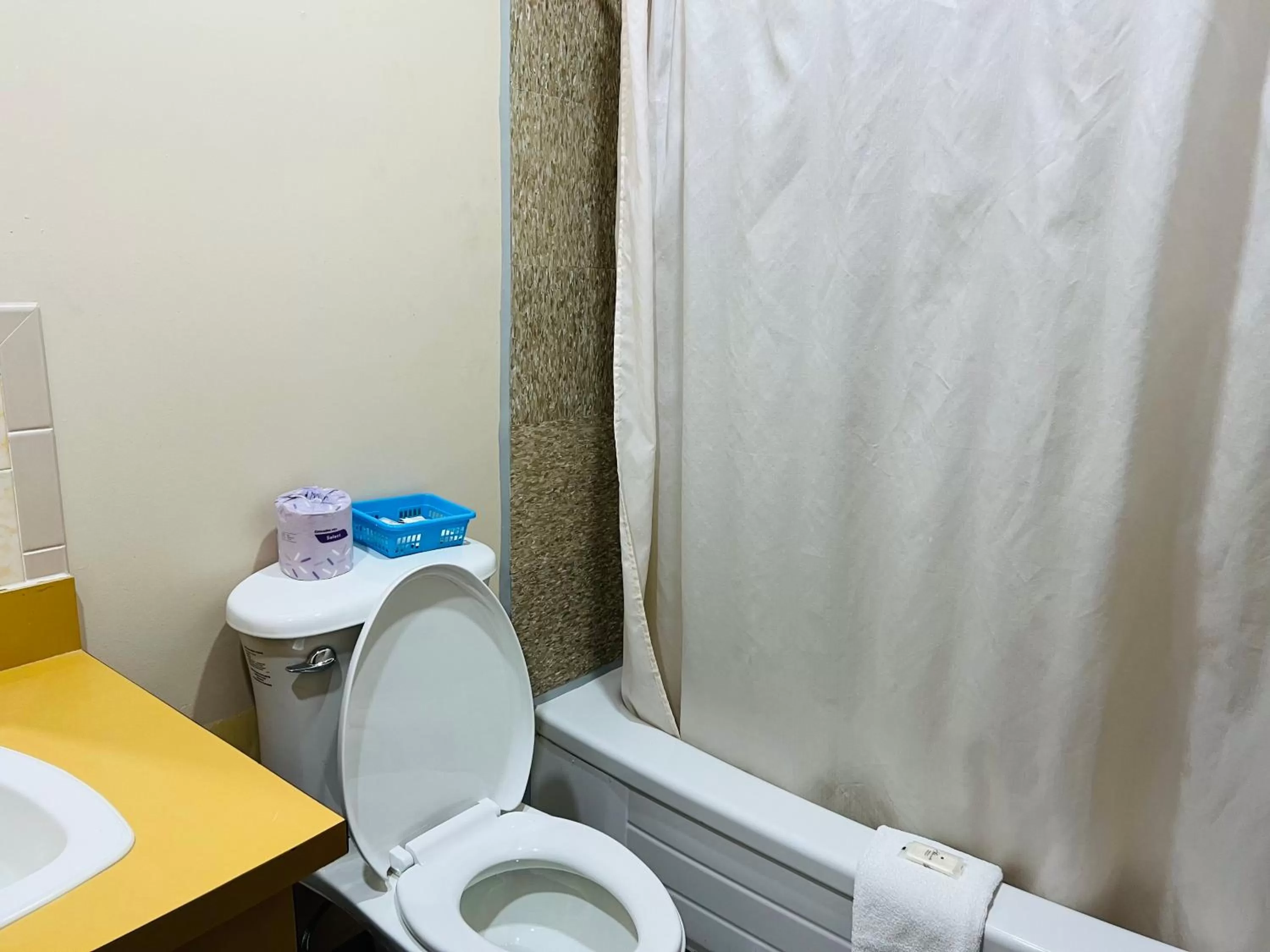 Toilet in Sunset Inn