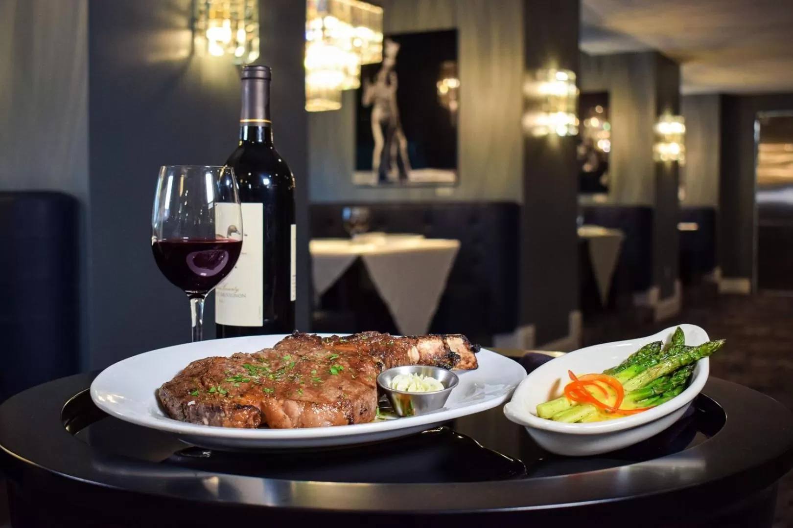 Restaurant/places to eat in Hotel Legends