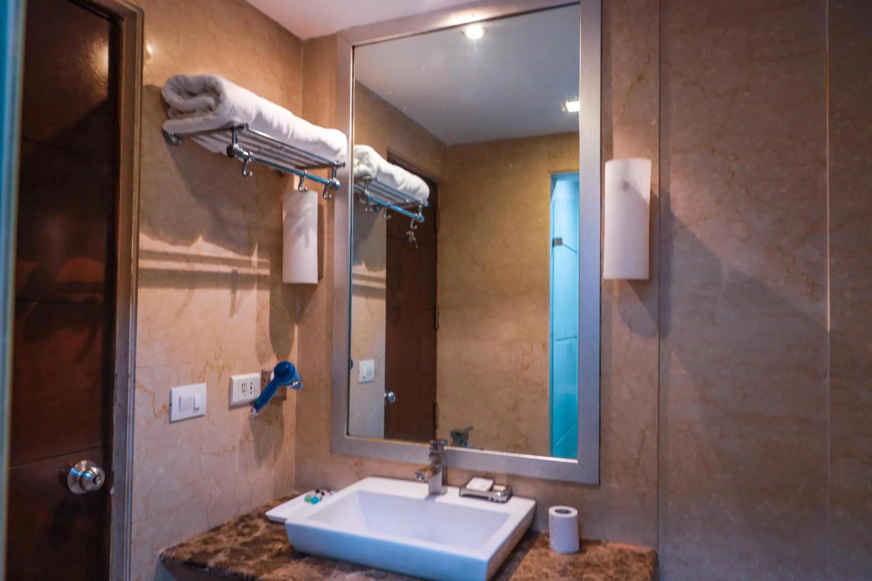 Bathroom in Hotel Airport Residency