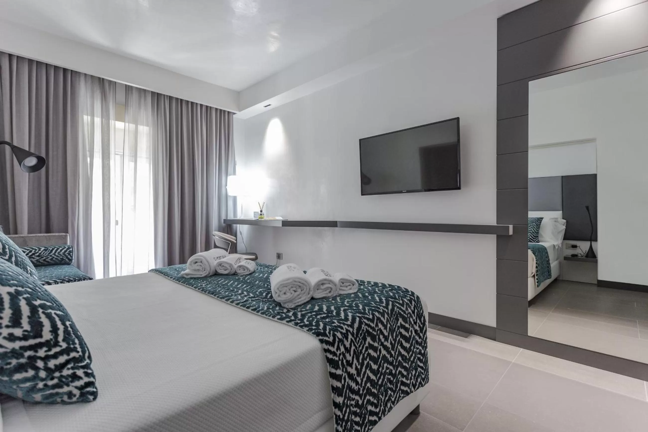 TV and multimedia, Bed in Caportigia Boutique Hotel