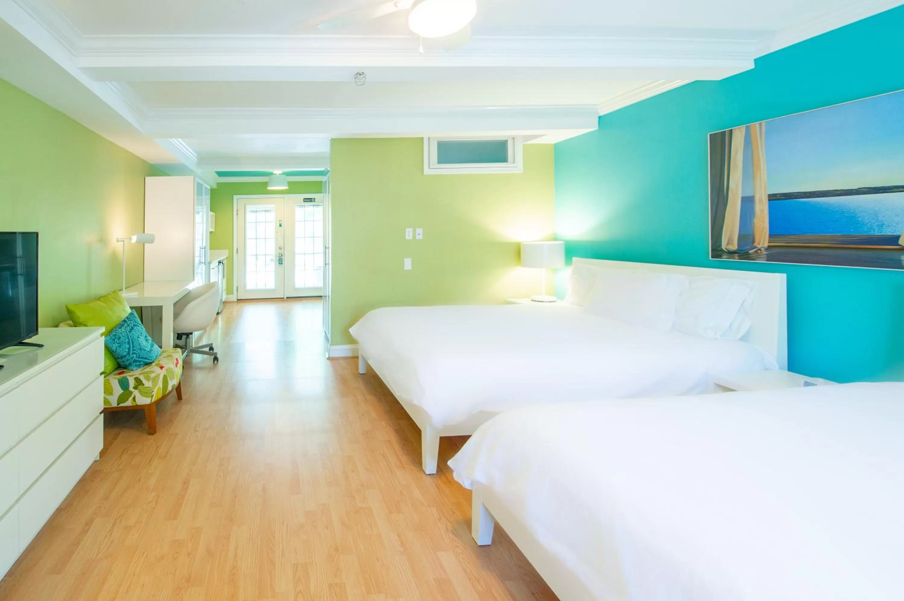 Photo of the whole room, Bed in Canalside Inn