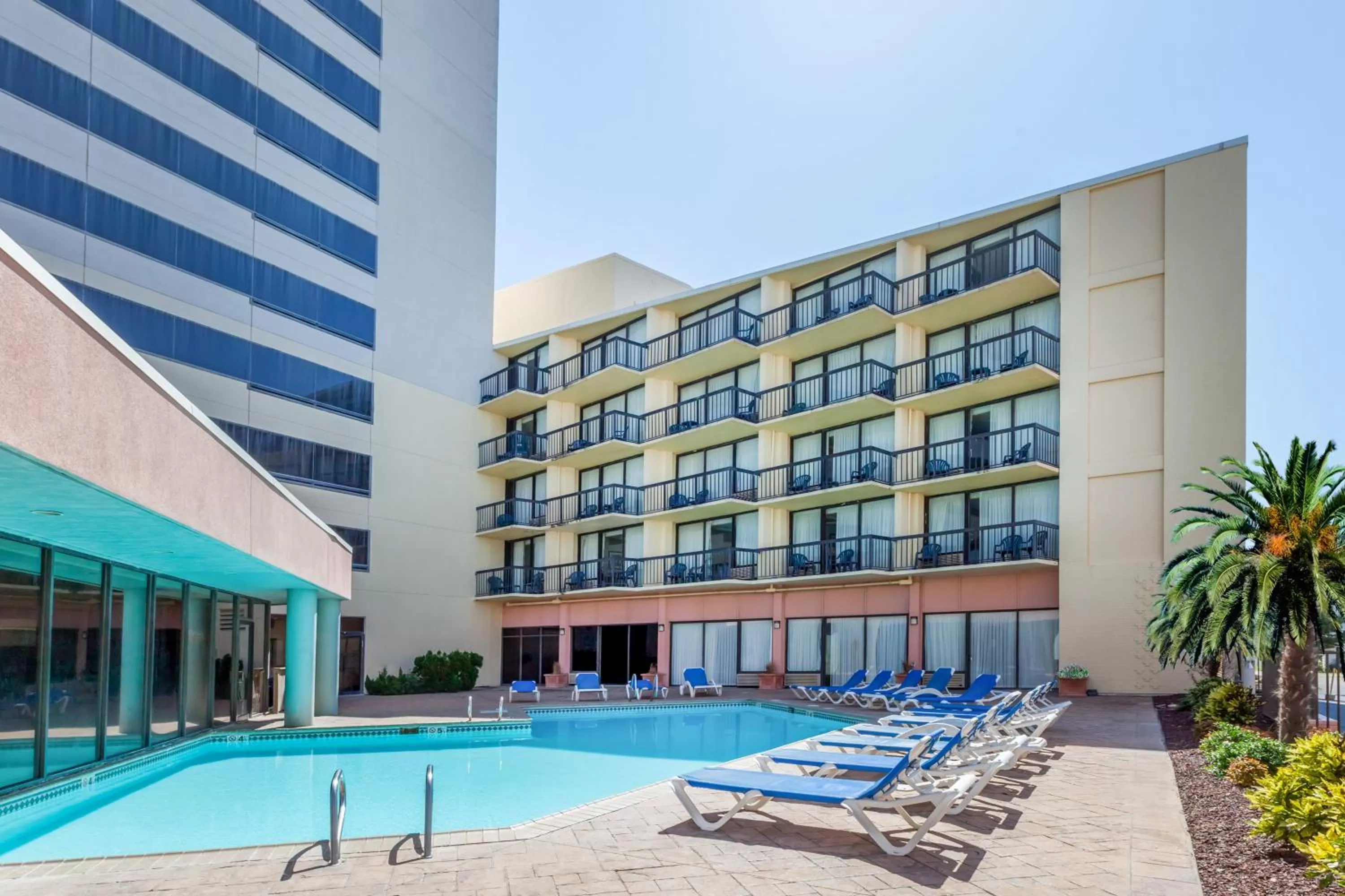 Swimming pool in Wyndham Virginia Beach Oceanfront