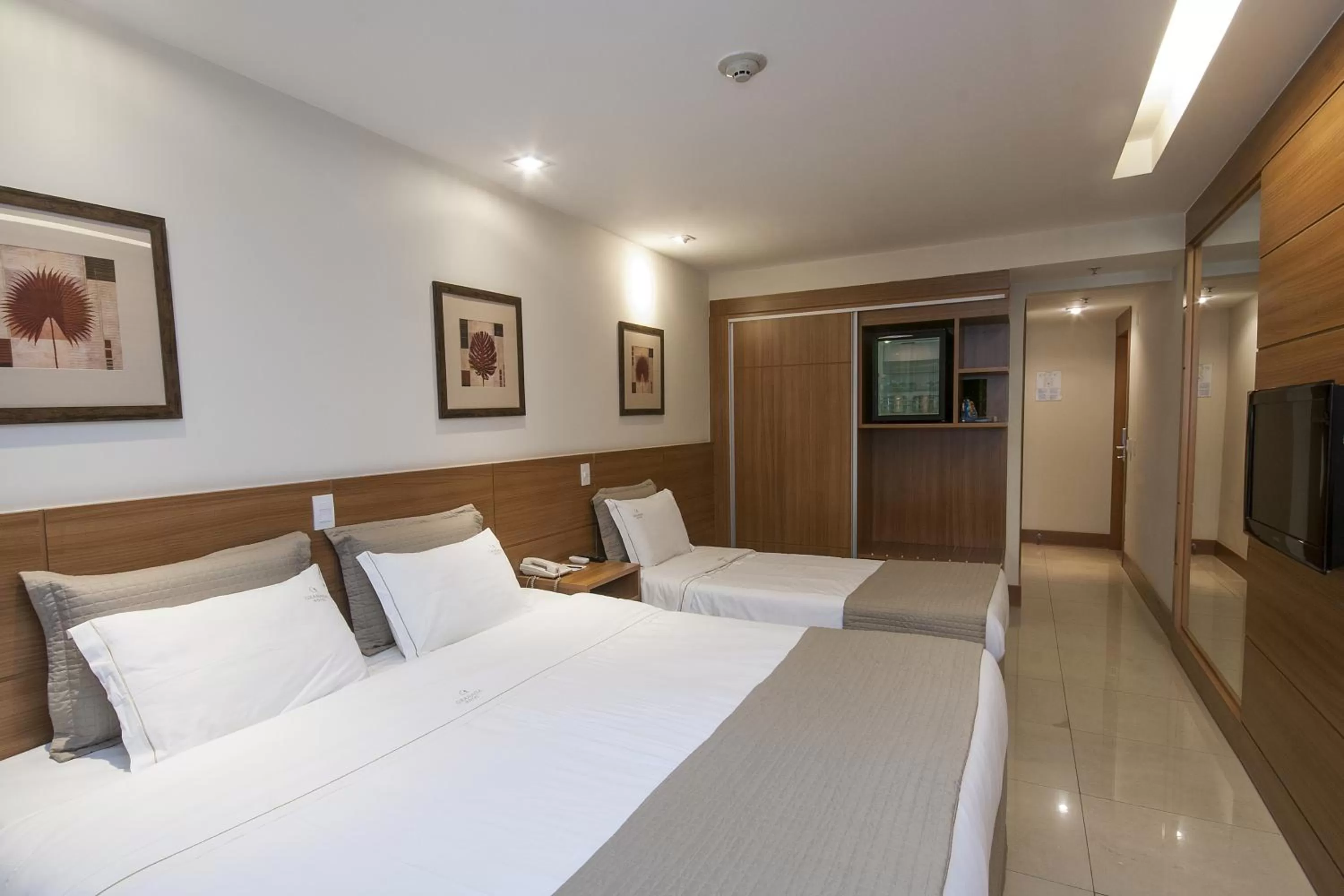 Property building, Bed in Américas Granada Hotel