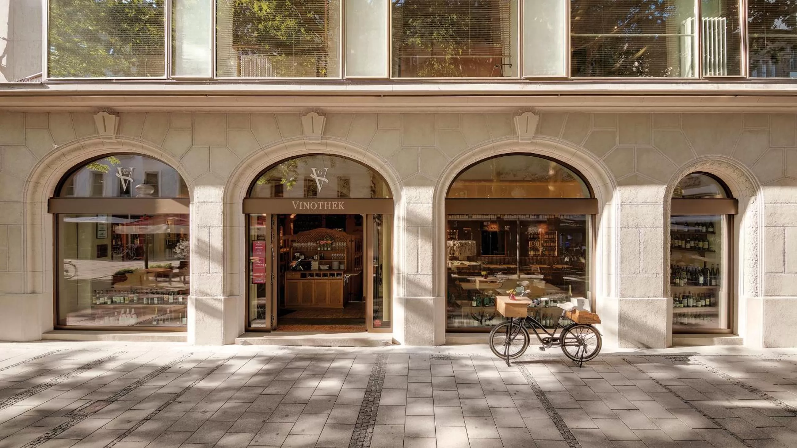 Facade/entrance in Excelsior by Geisel