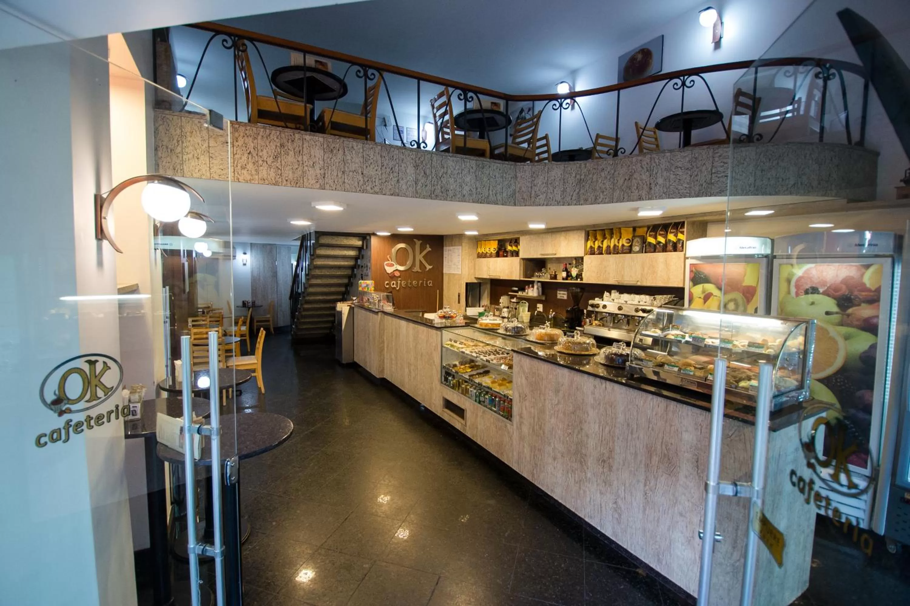 Restaurant/places to eat in Hotel OK