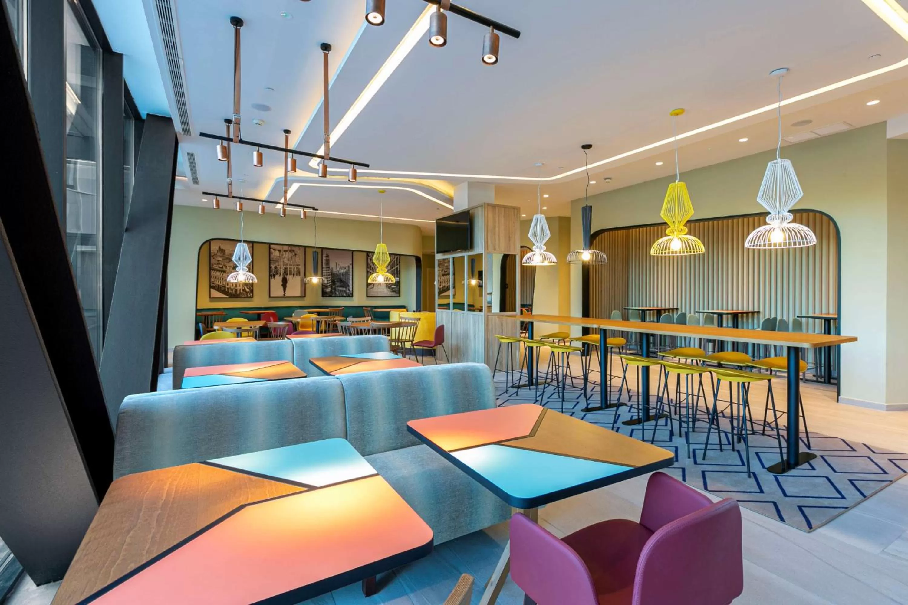 Lobby or reception in Hampton By Hilton Alcobendas Madrid