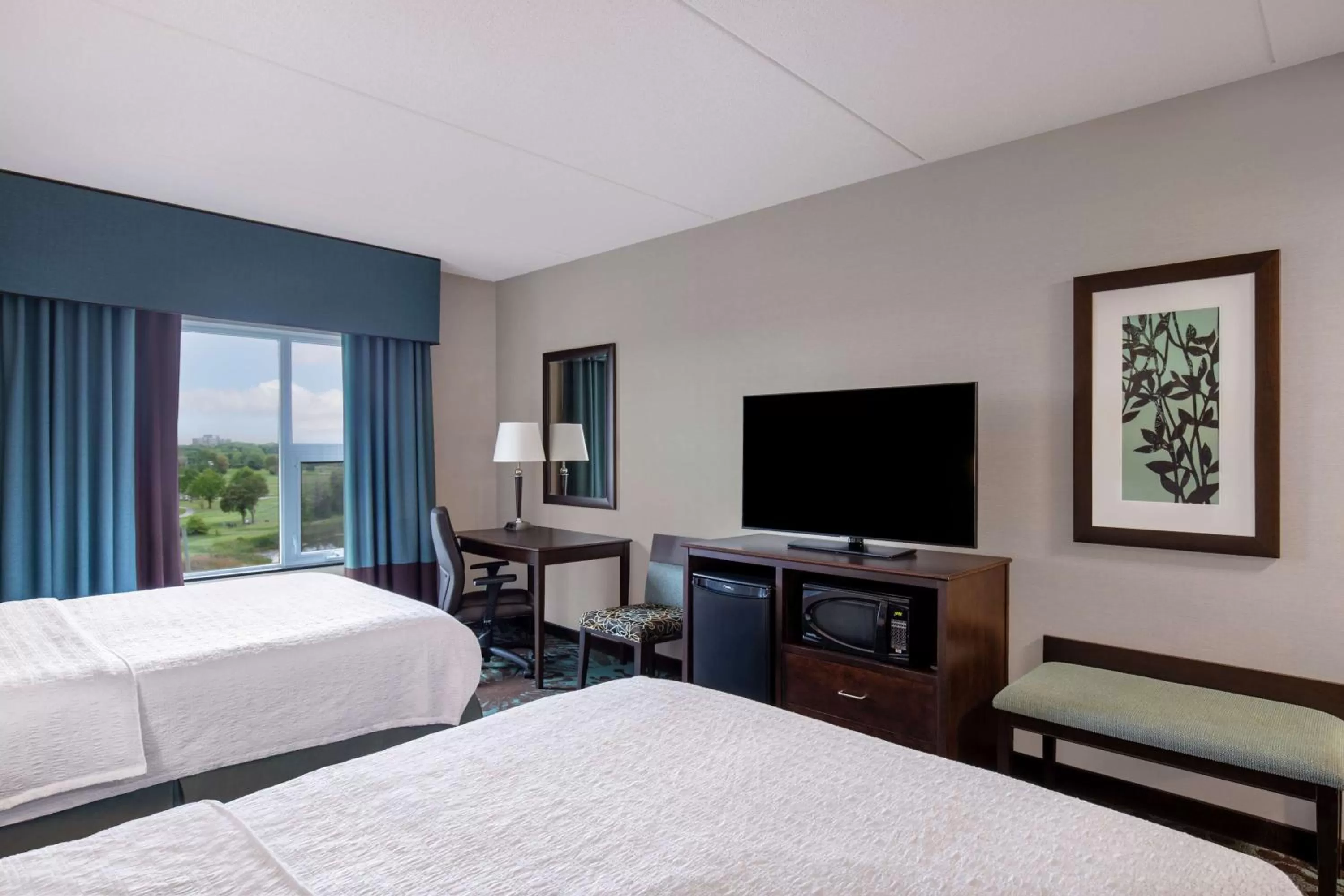 Bedroom, Bed in Hampton Inn by Hilton Toronto Airport Corporate Centre