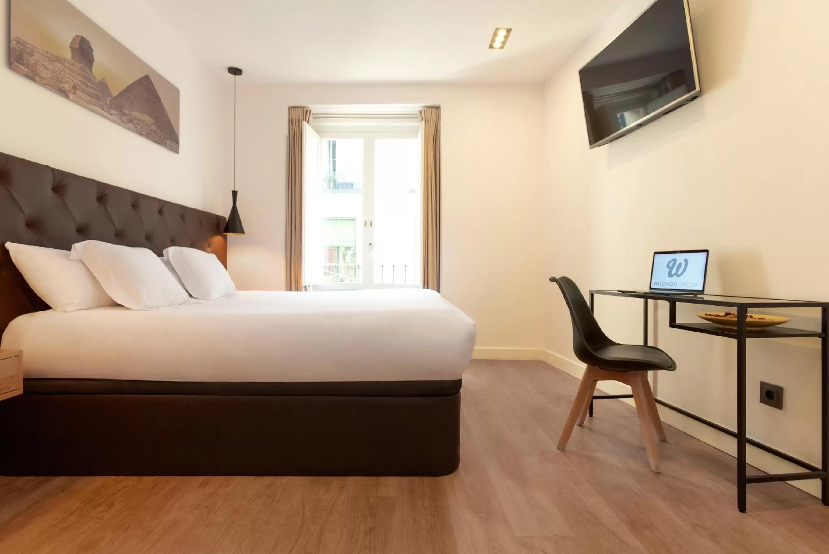 Bedroom, Bed in Woohoo Rooms Hortaleza