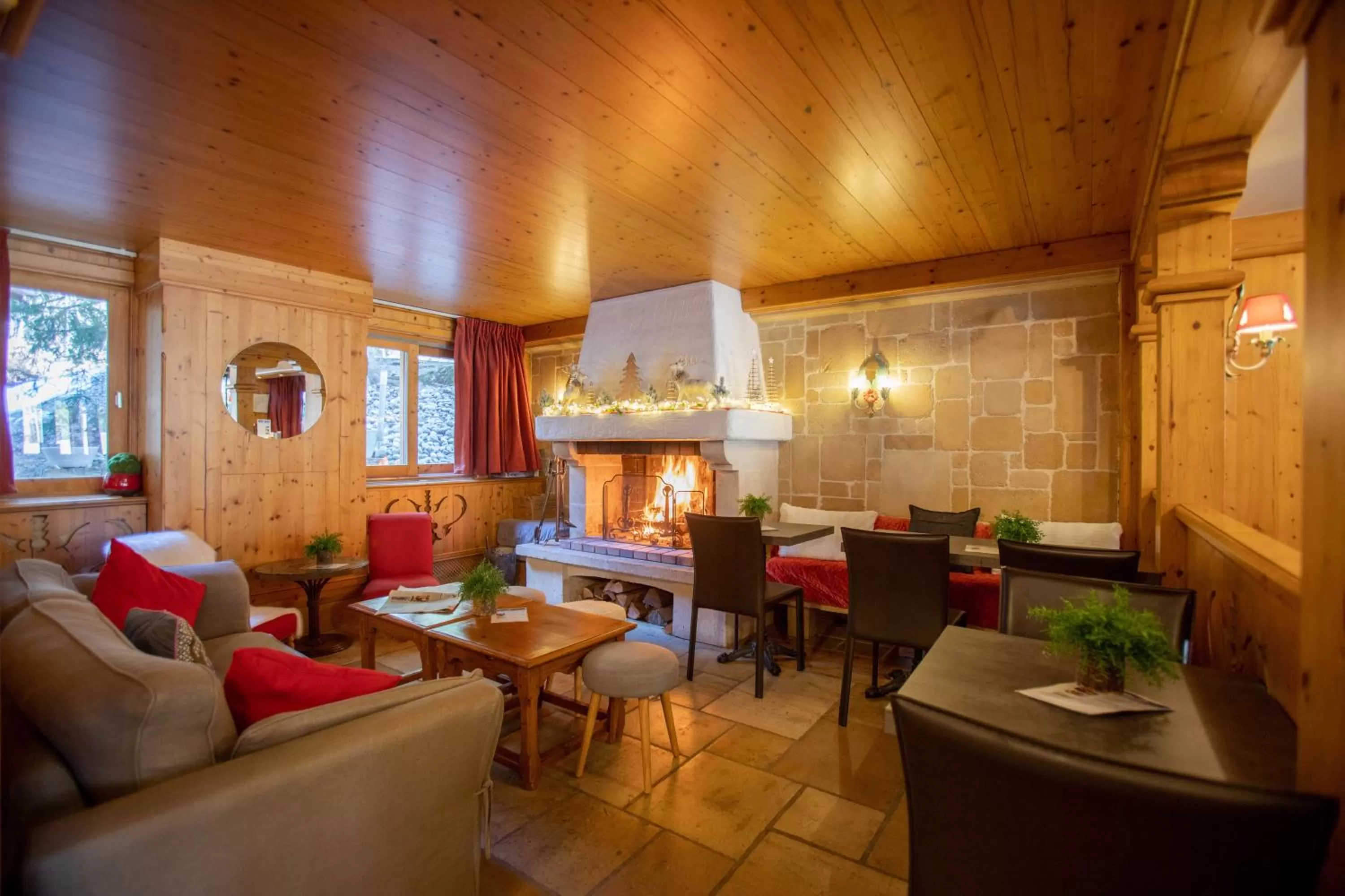 Communal lounge/ TV room in Les Balcons du Savoy