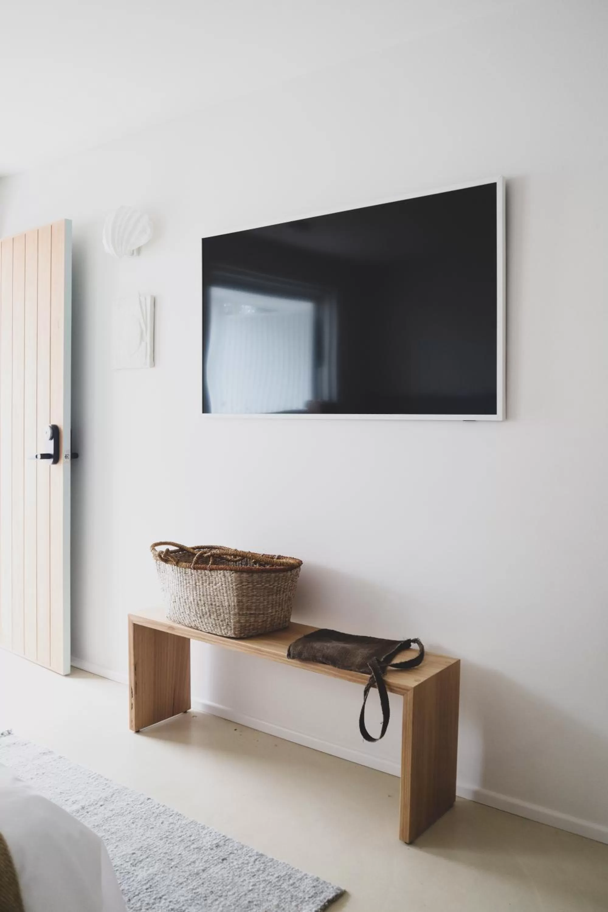 TV and multimedia in The Blue Water Motel