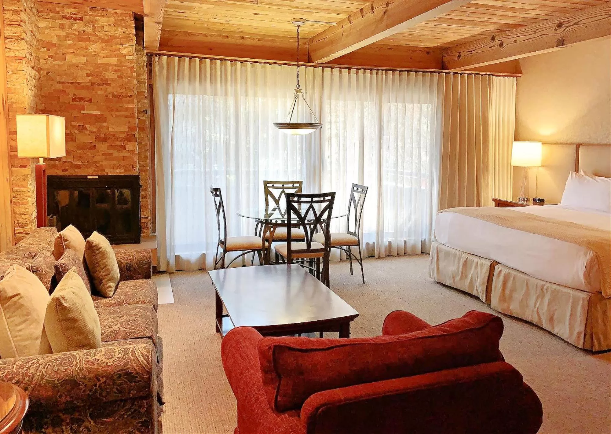 Bedroom, Bed in Aspen Square Condominium Hotel