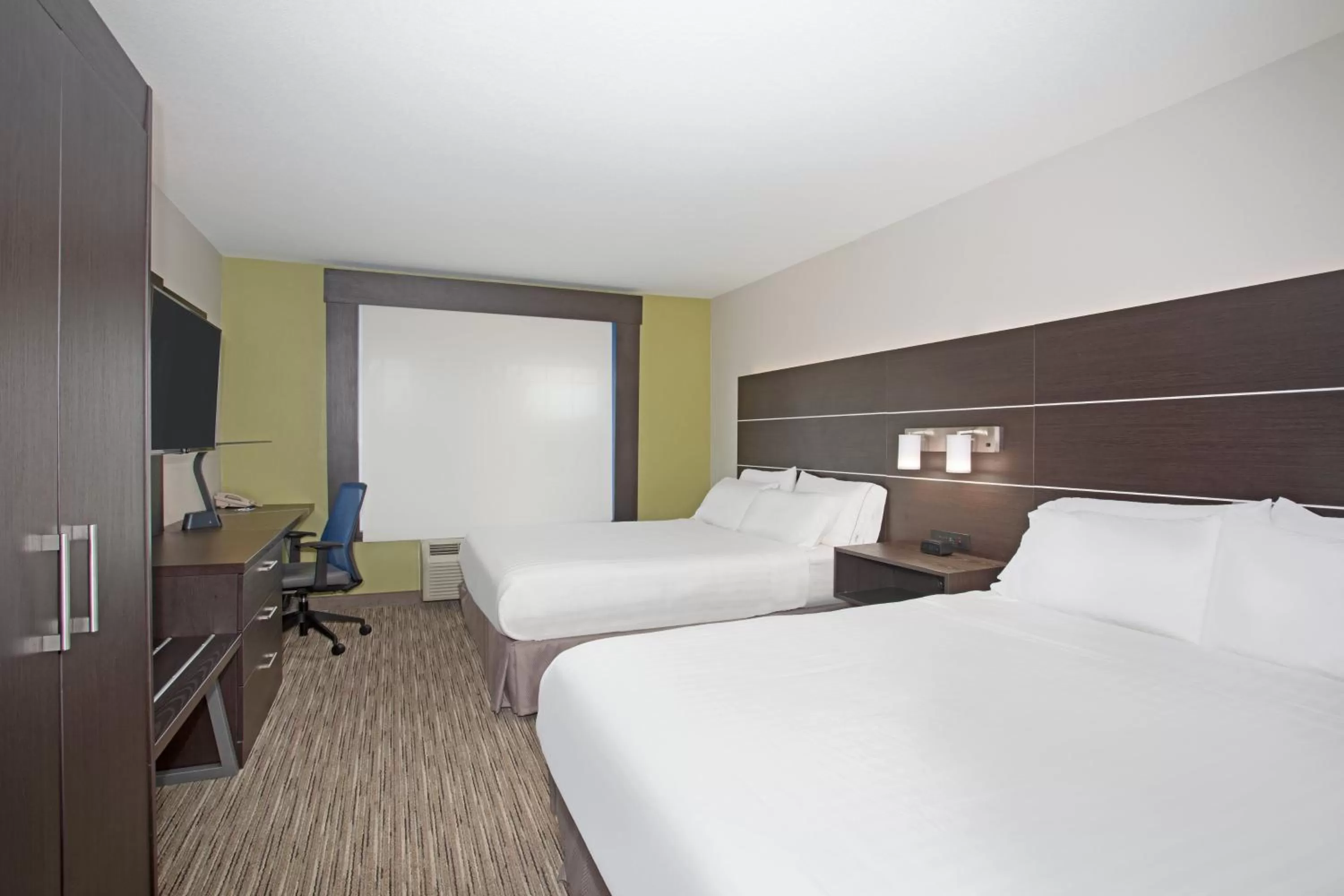 Photo of the whole room, Bed in Holiday Inn Express Hotel & Suites Longmont by IHG