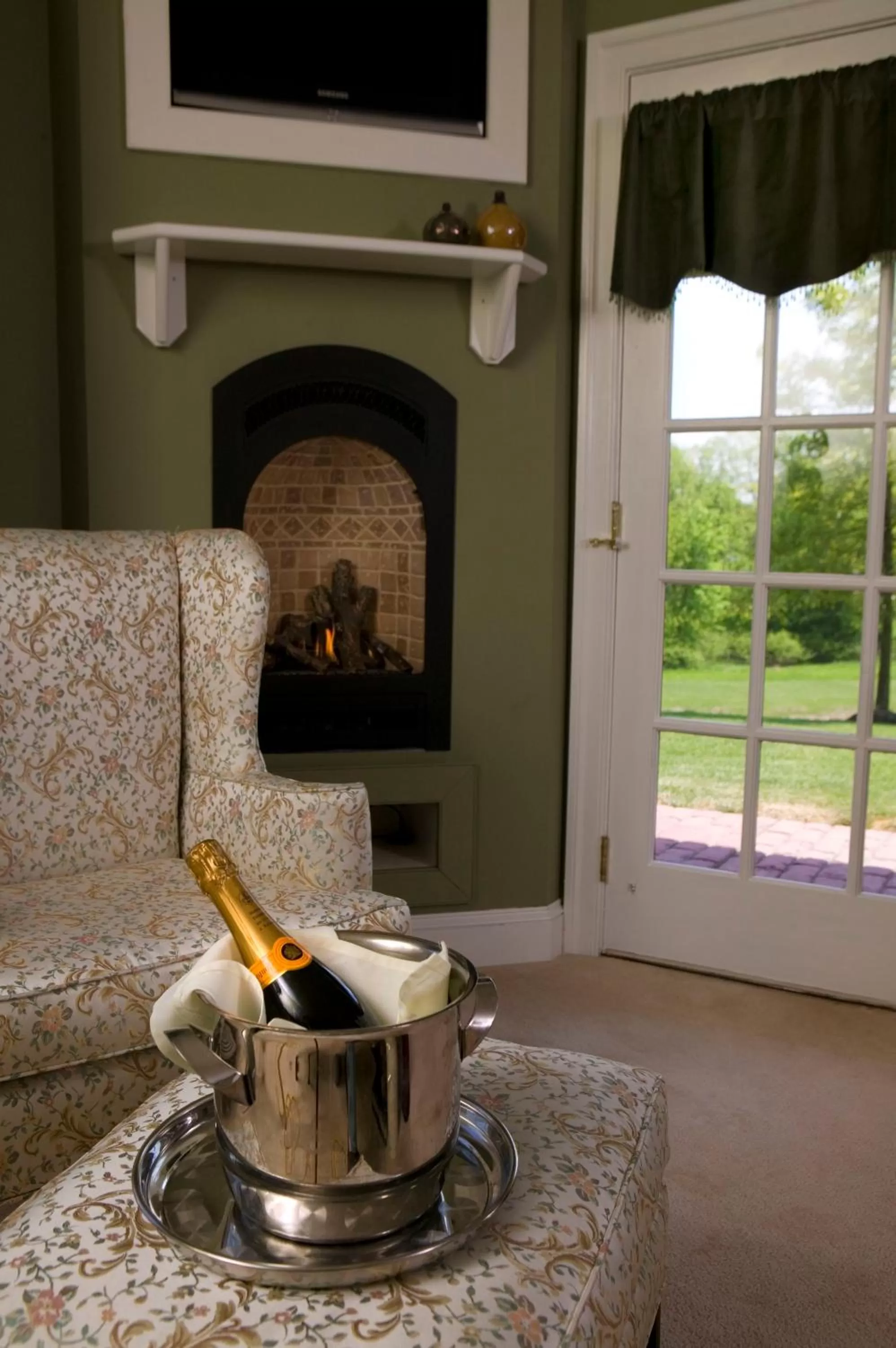 Day in Joseph Ambler Inn