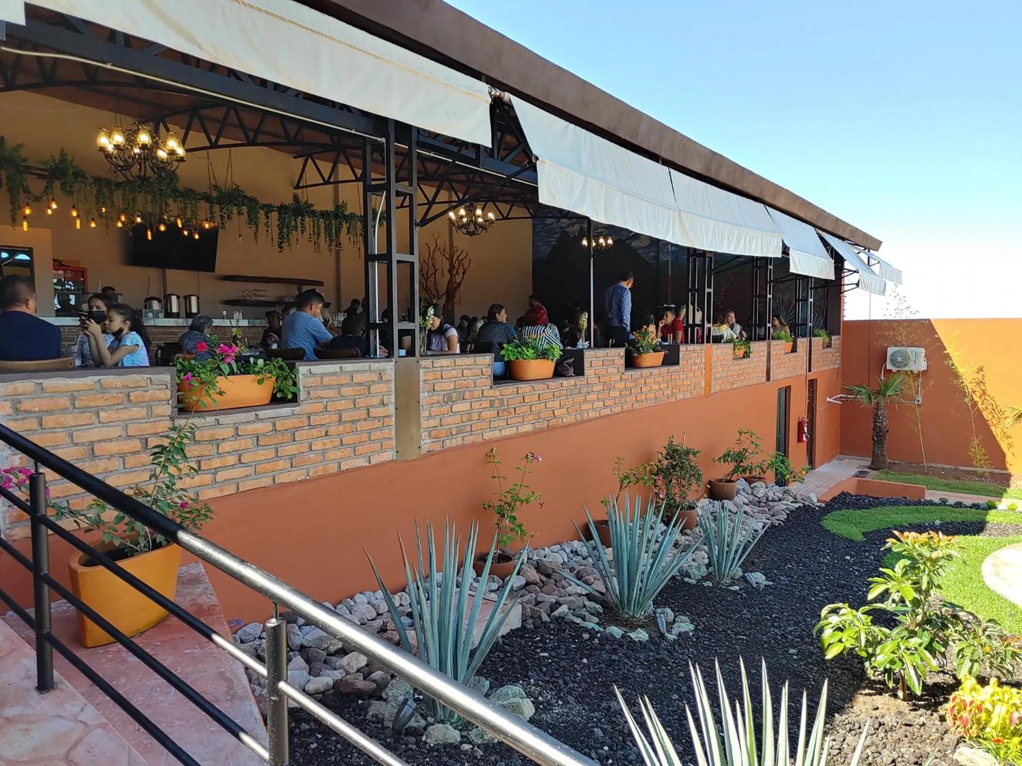 Restaurant/places to eat in Casa Naiyari