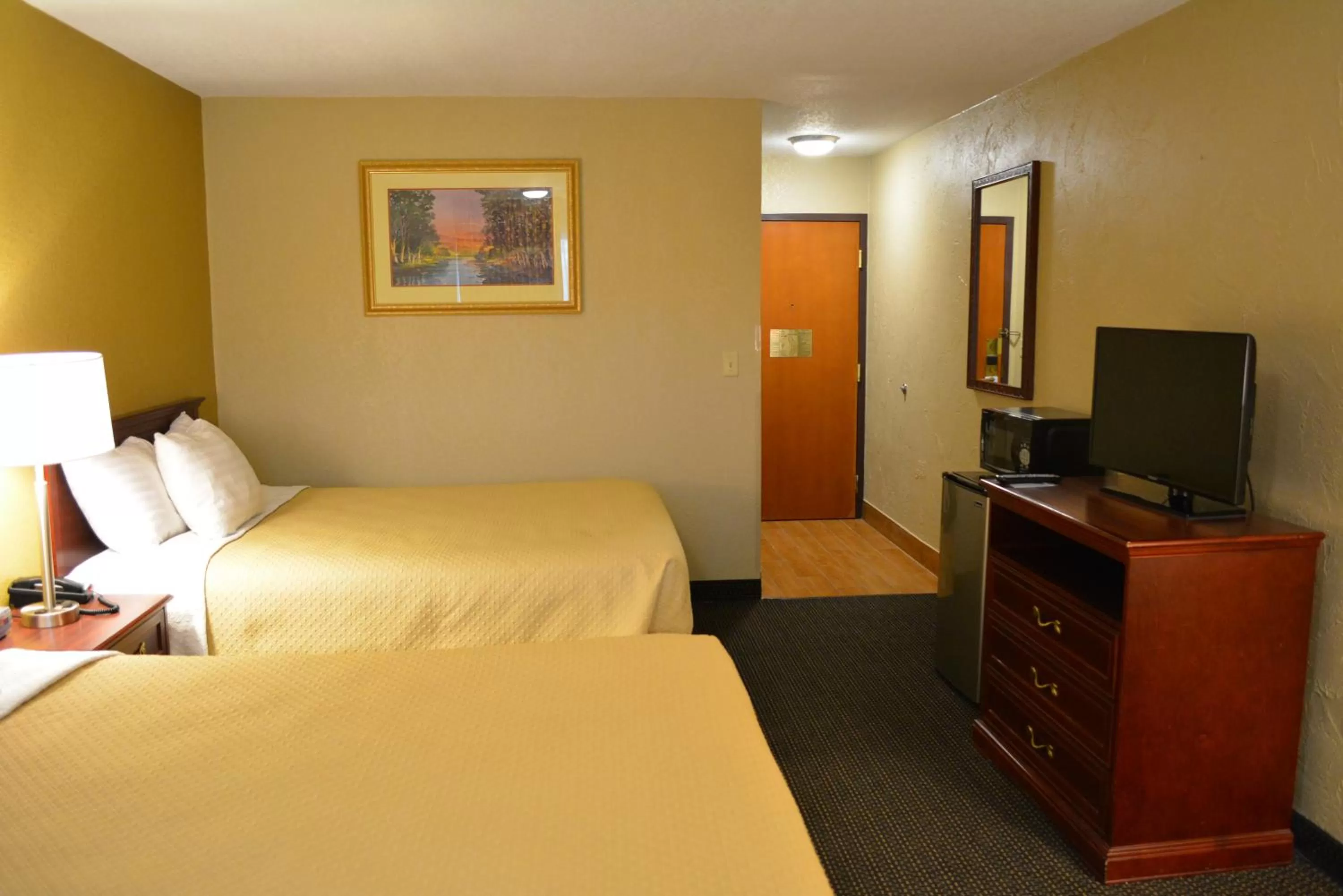 Bed in Days Inn by Wyndham Clive - West Des Moines