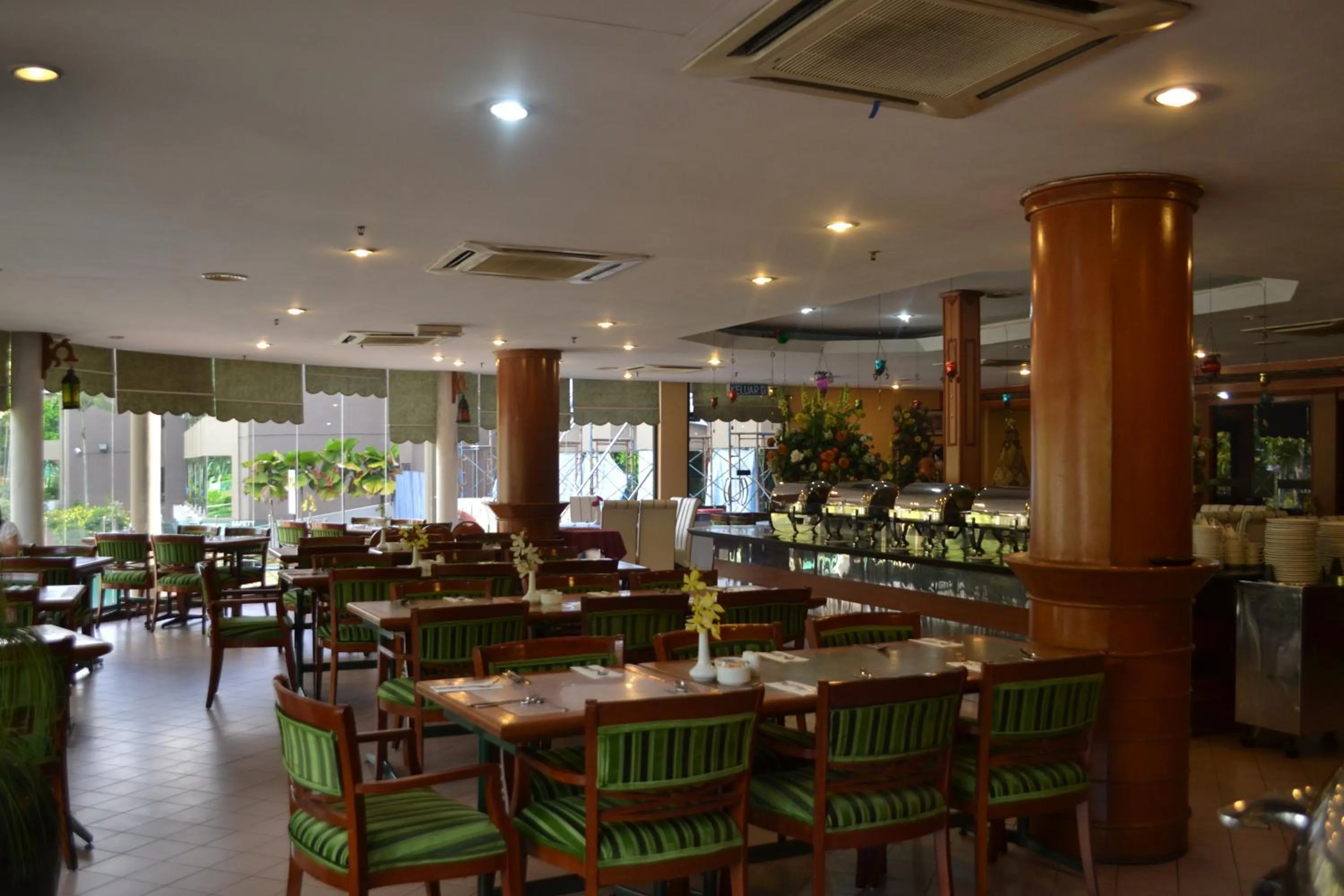 Restaurant/places to eat in De Rhu Beach Resort