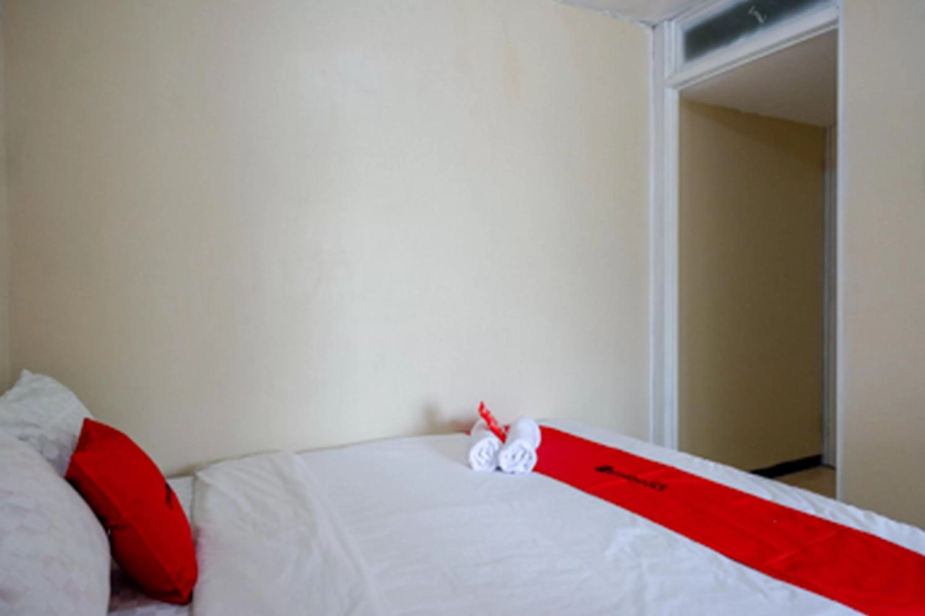 Bed in RedDoorz near RSUD Kudus