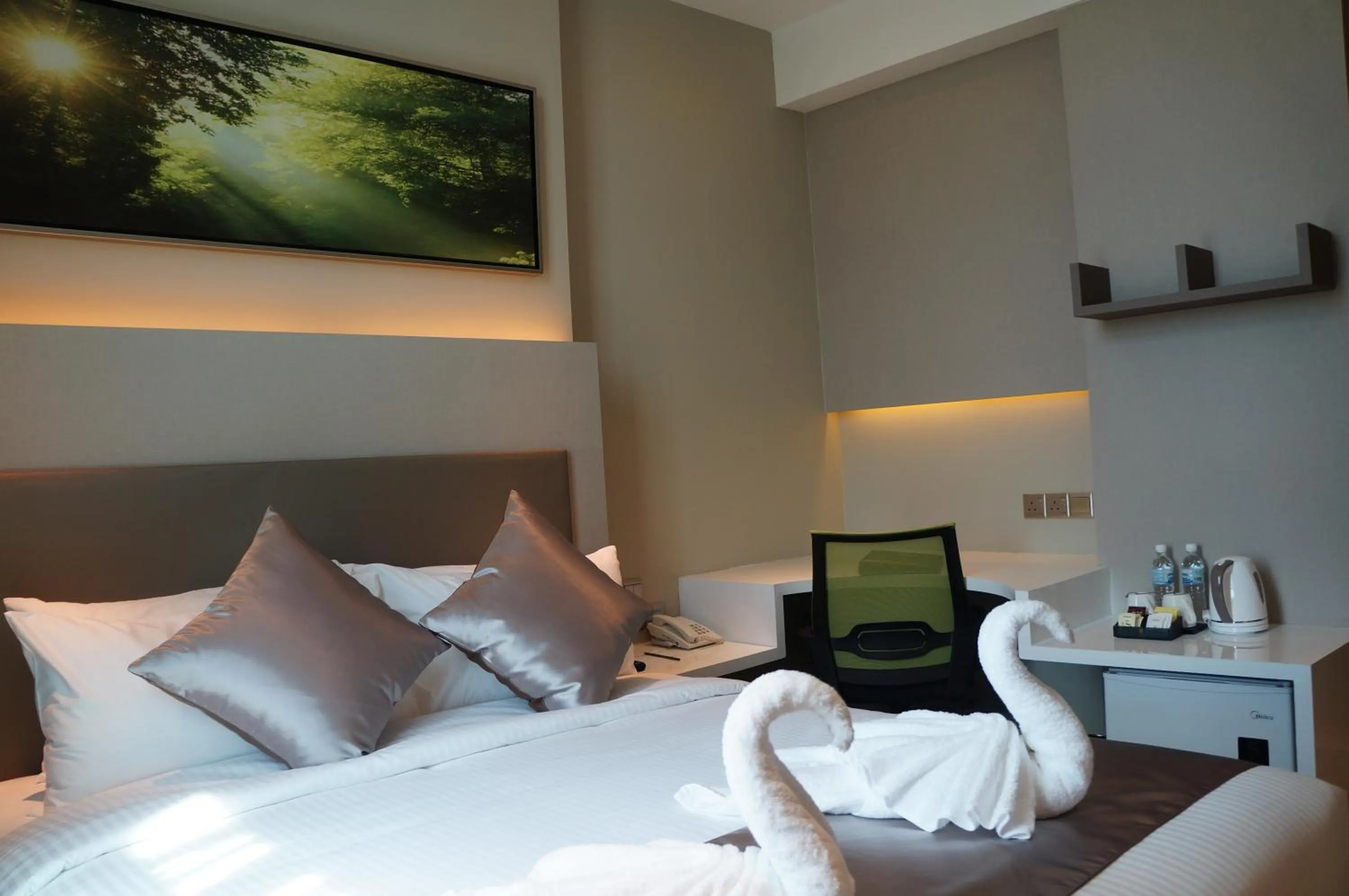 Bedroom, Bed in Greens Hotel & Suites