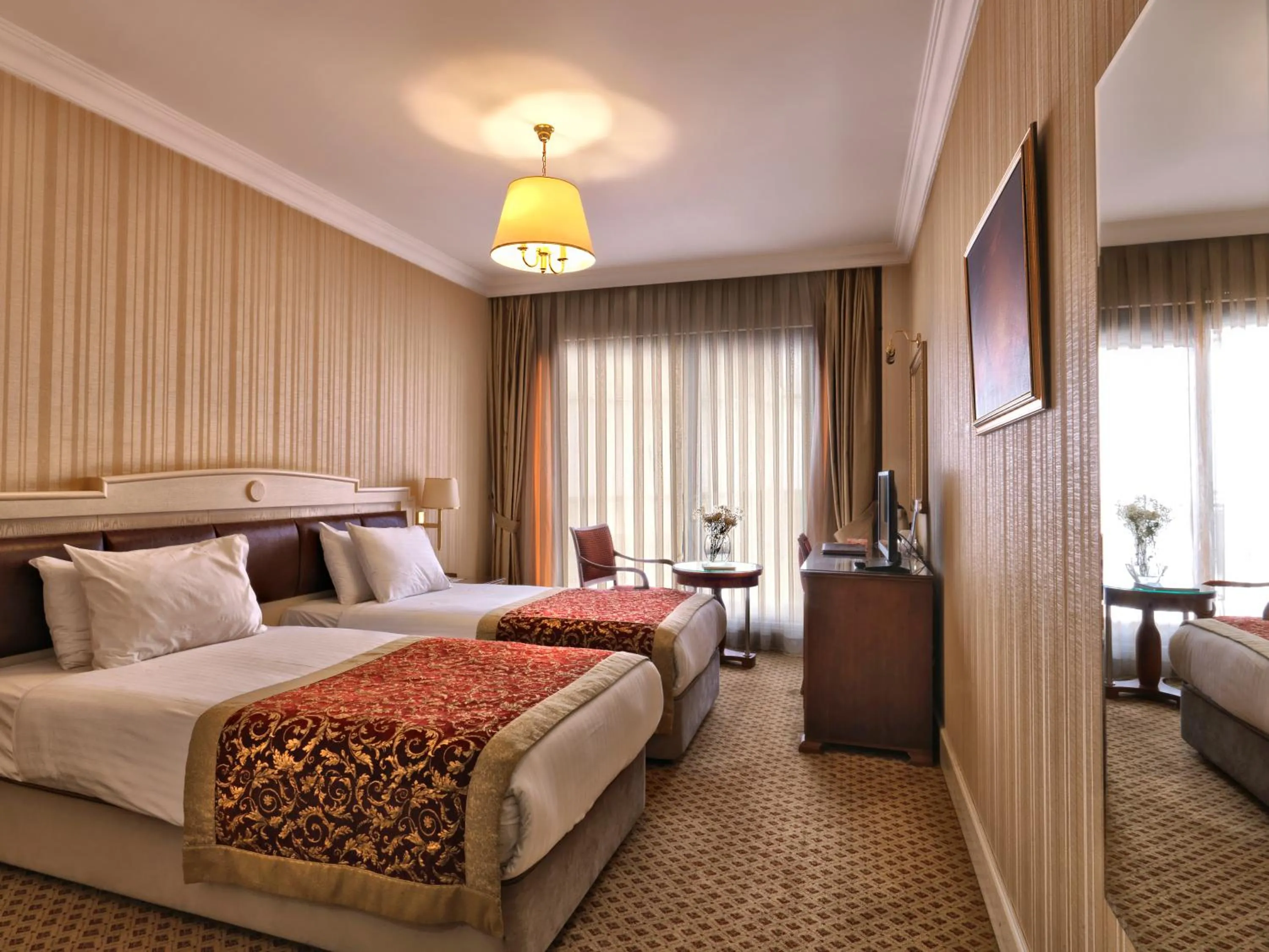 Bed in Taksim Metropark Hotel