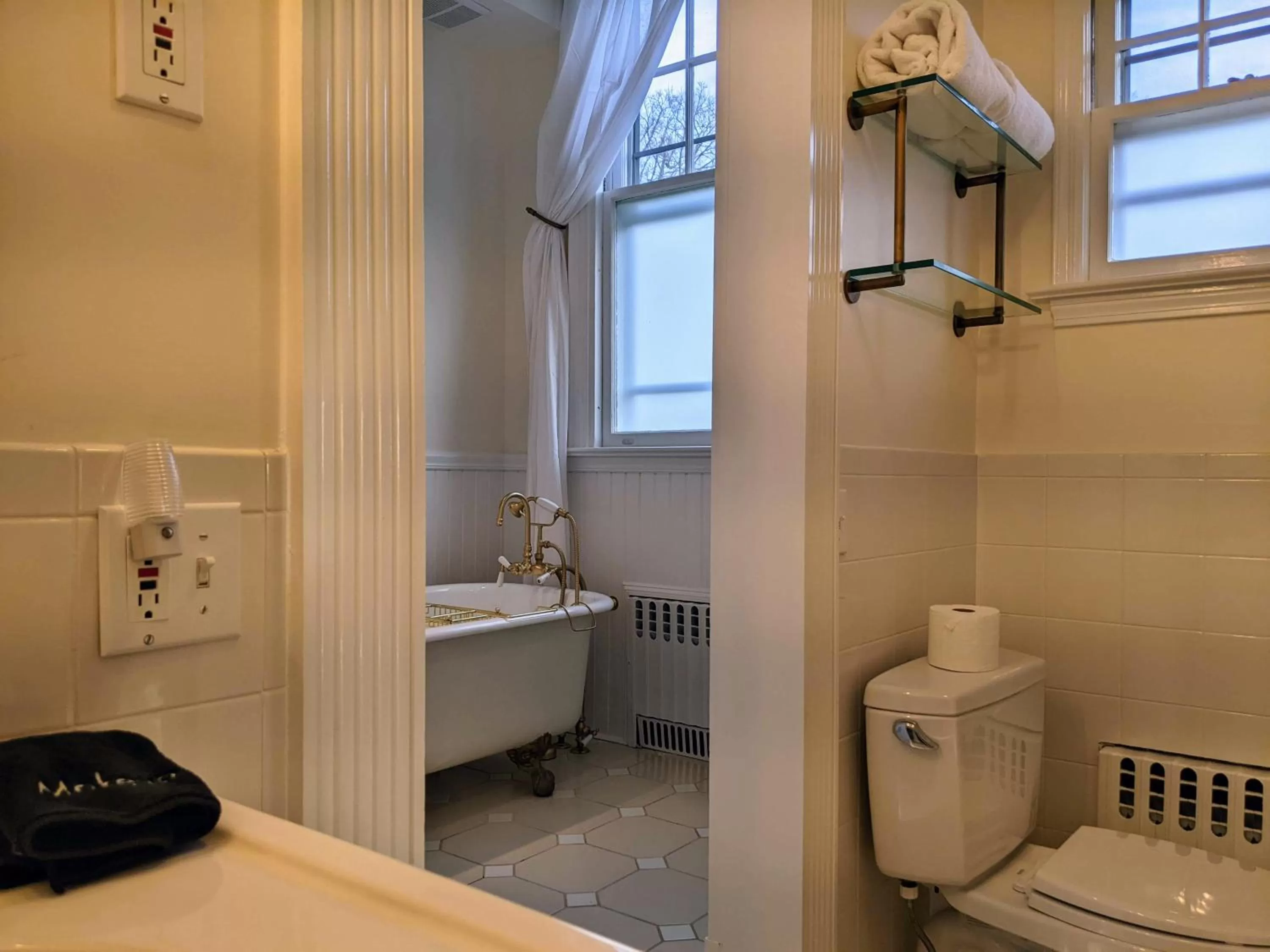 Bathroom in Stanton House Inn
