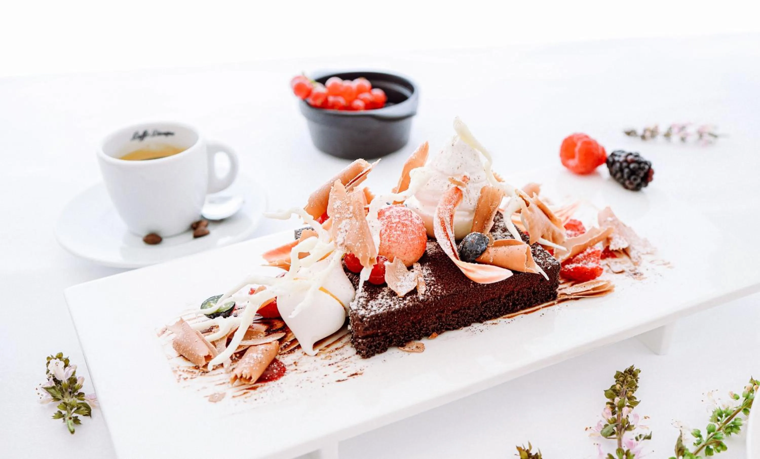 Restaurant/places to eat in Crowne Plaza Muscat by IHG