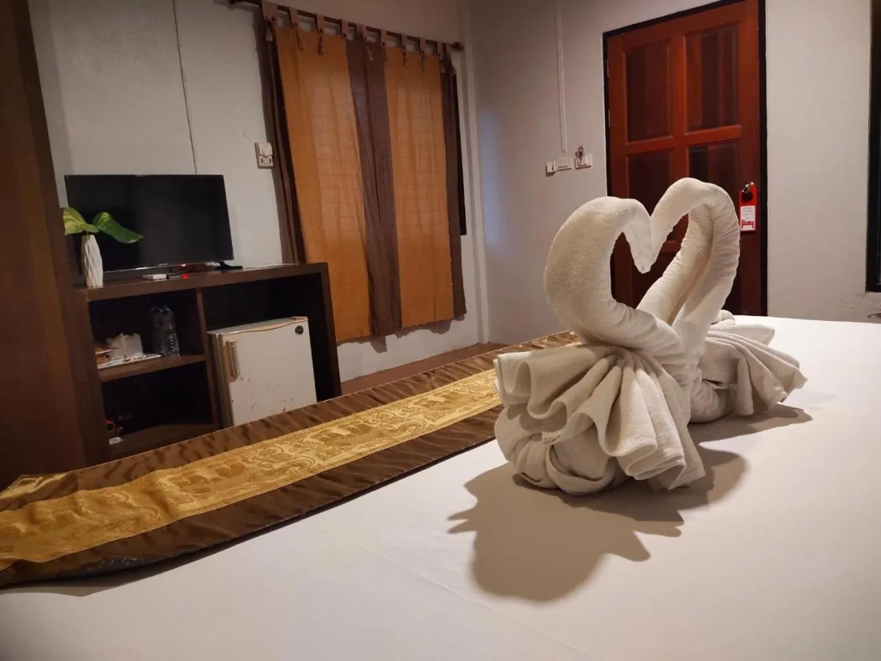 Bedroom, Bed in Lanta Nice Beach Resort - SHA Extra Plus